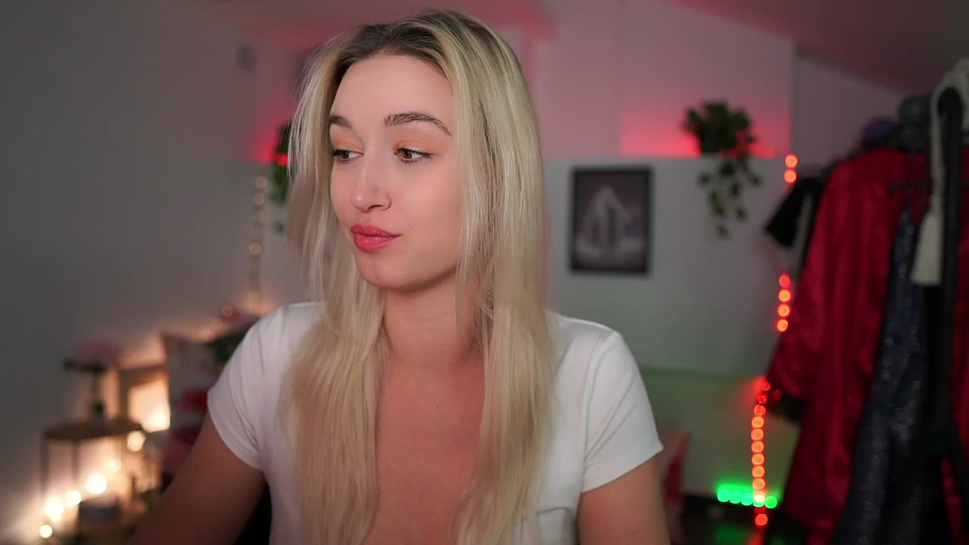 Gallery image thumbnail from Alexis__Texas's myfreecams stream on, 12/11/2024, 21:00 image 1 of 20