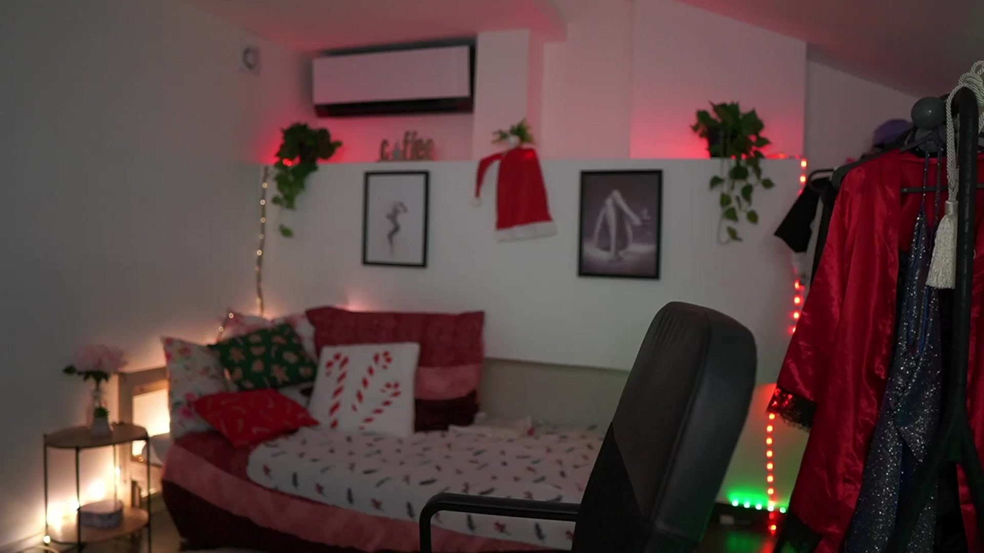 Gallery image thumbnail from Alexis__Texas's myfreecams stream on, 12/11/2024, 21:00 image 16 of 20