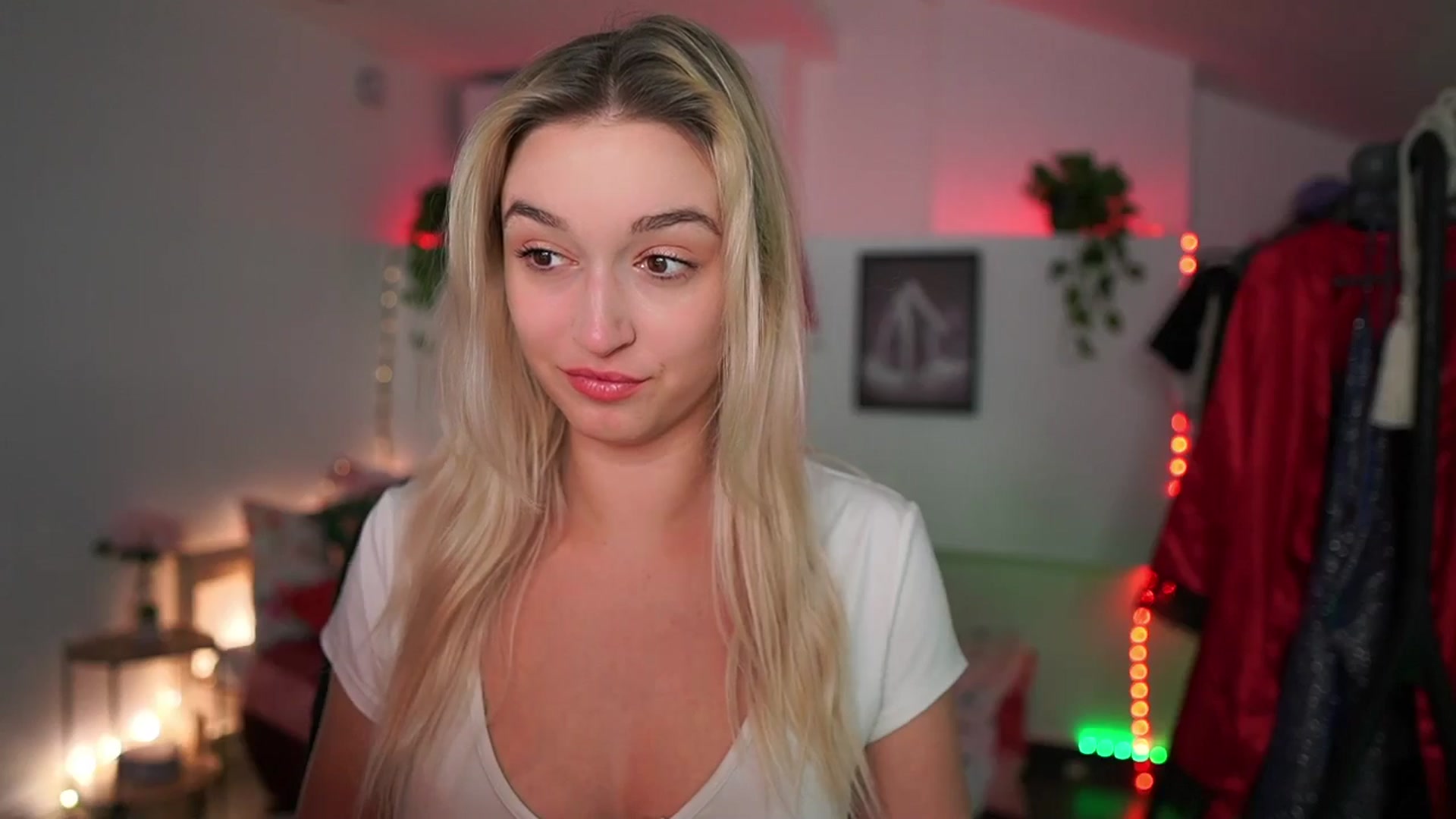 Gallery image thumbnail from Alexis__Texas's myfreecams stream on, 12/11/2024, 21:00 image 9 of 20