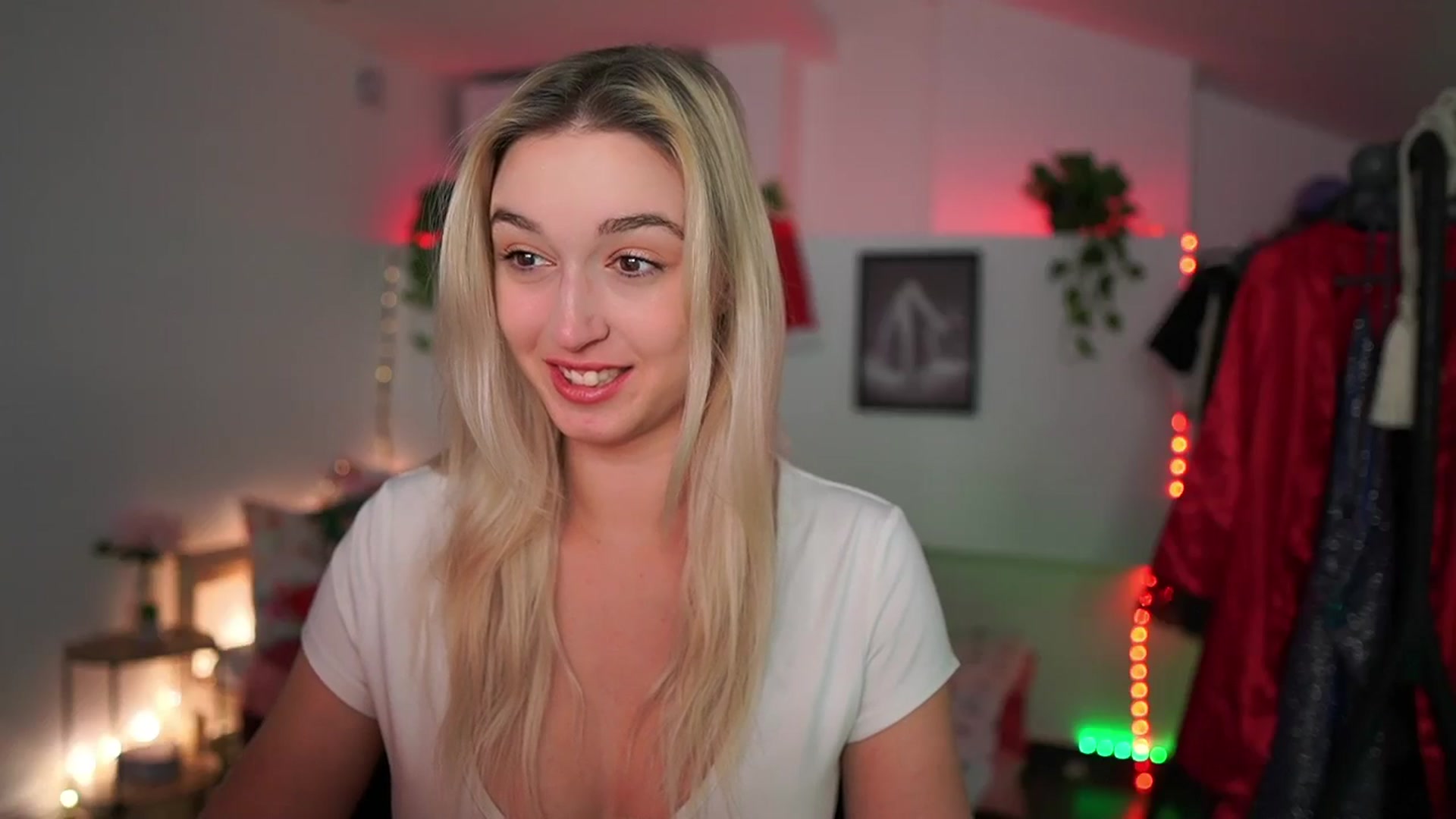 Gallery image thumbnail from Alexis__Texas's myfreecams stream on, 12/11/2024, 21:00 image 6 of 20