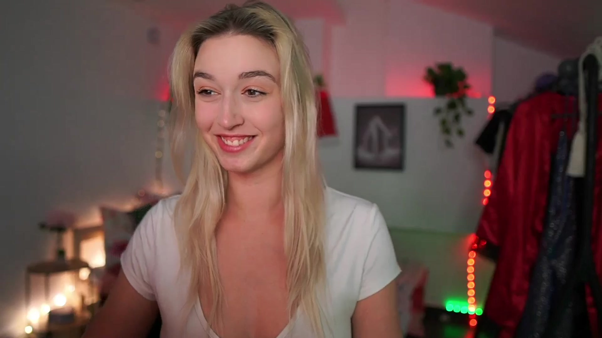 Gallery image thumbnail from Alexis__Texas's myfreecams stream on, 12/11/2024, 21:00 image 18 of 20