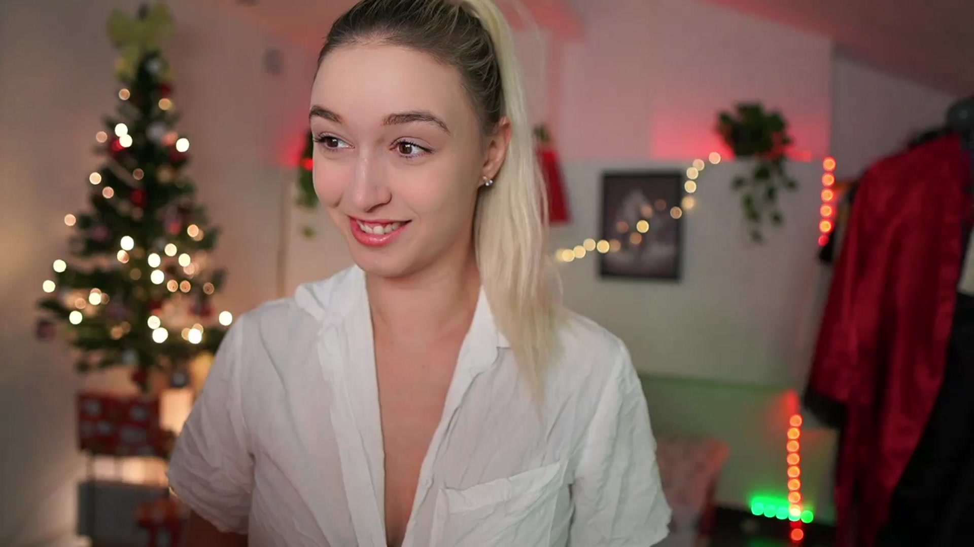 Gallery image thumbnail from Alexis__Texas's myfreecams stream on, 12/17/2024, 21:39 image 1 of 20