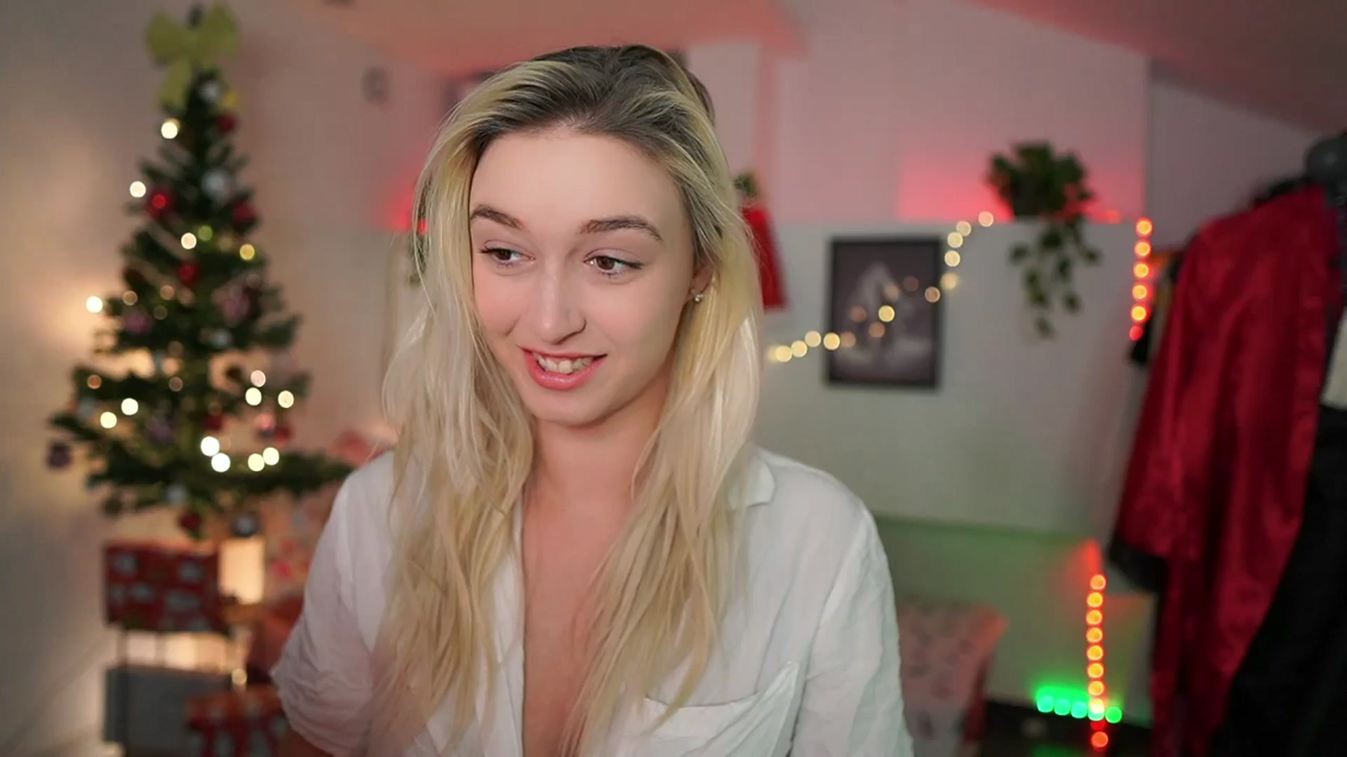 Gallery image thumbnail from Alexis__Texas's myfreecams stream on, 12/17/2024, 21:39 image 6 of 20