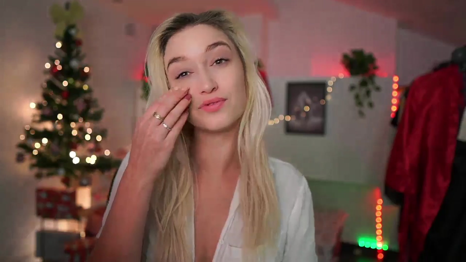 Gallery image thumbnail from Alexis__Texas's myfreecams stream on, 12/17/2024, 21:39 image 18 of 20