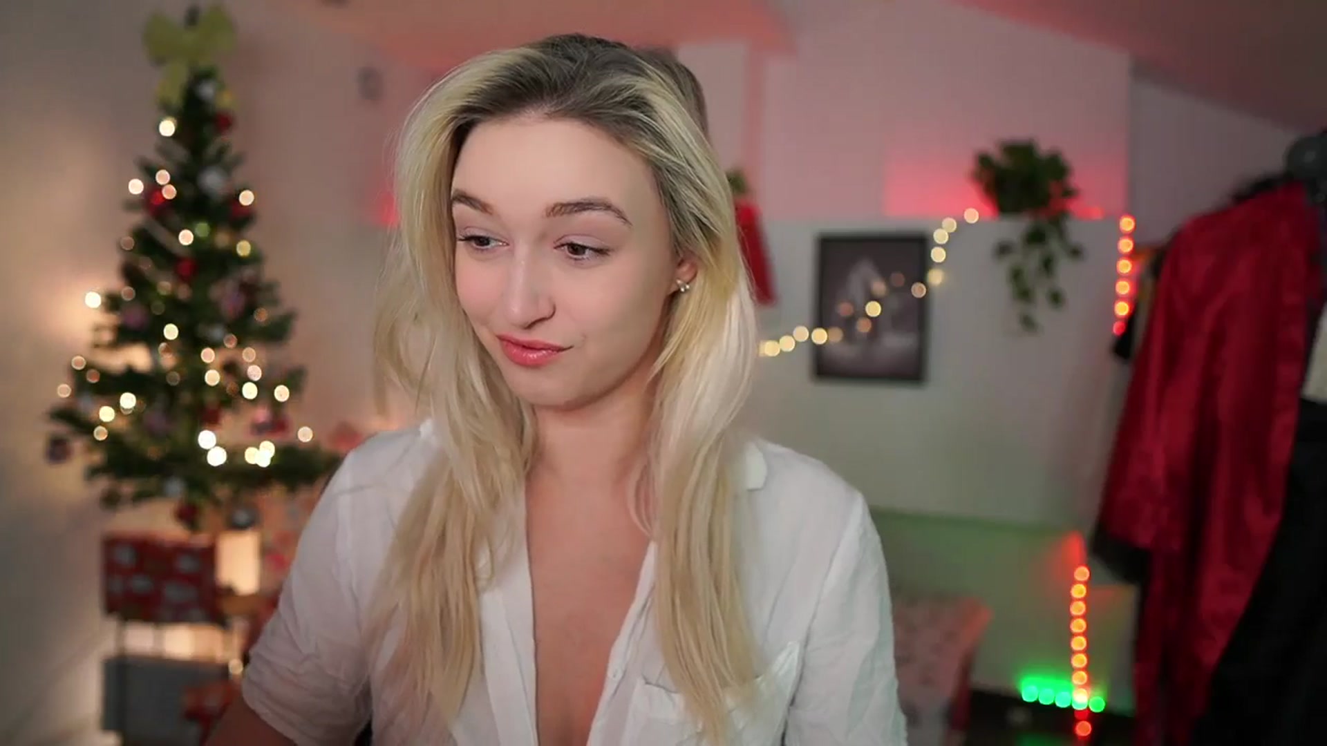 Gallery image thumbnail from Alexis__Texas's myfreecams stream on, 12/17/2024, 21:39 image 3 of 20