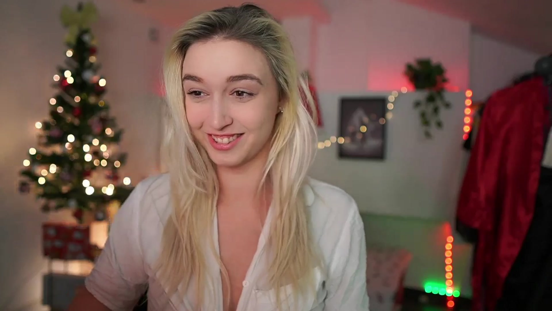 Gallery image thumbnail from Alexis__Texas's myfreecams stream on, 12/17/2024, 21:39 image 15 of 20