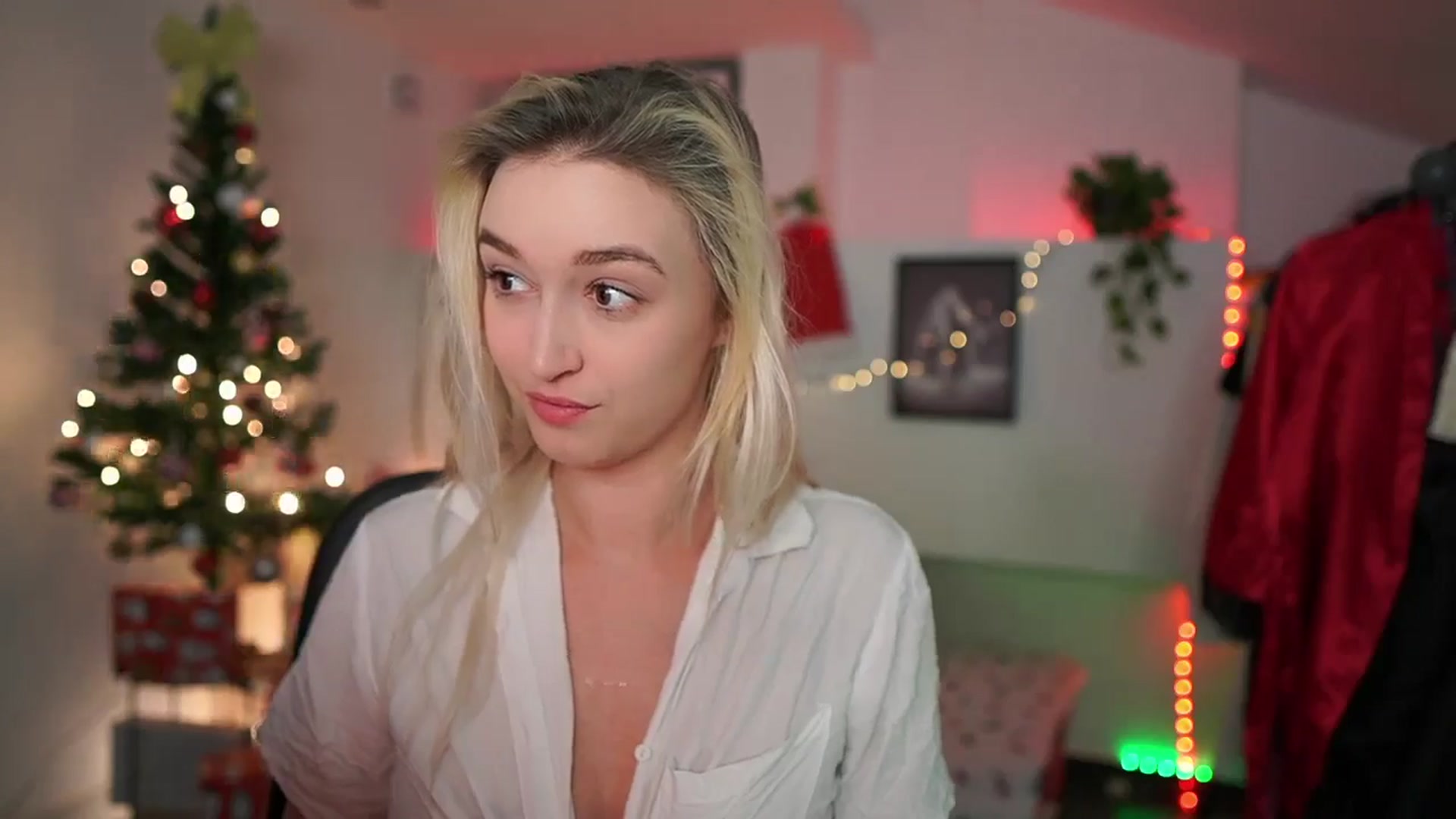 Gallery image thumbnail from Alexis__Texas's myfreecams stream on, 12/17/2024, 21:39 image 16 of 20