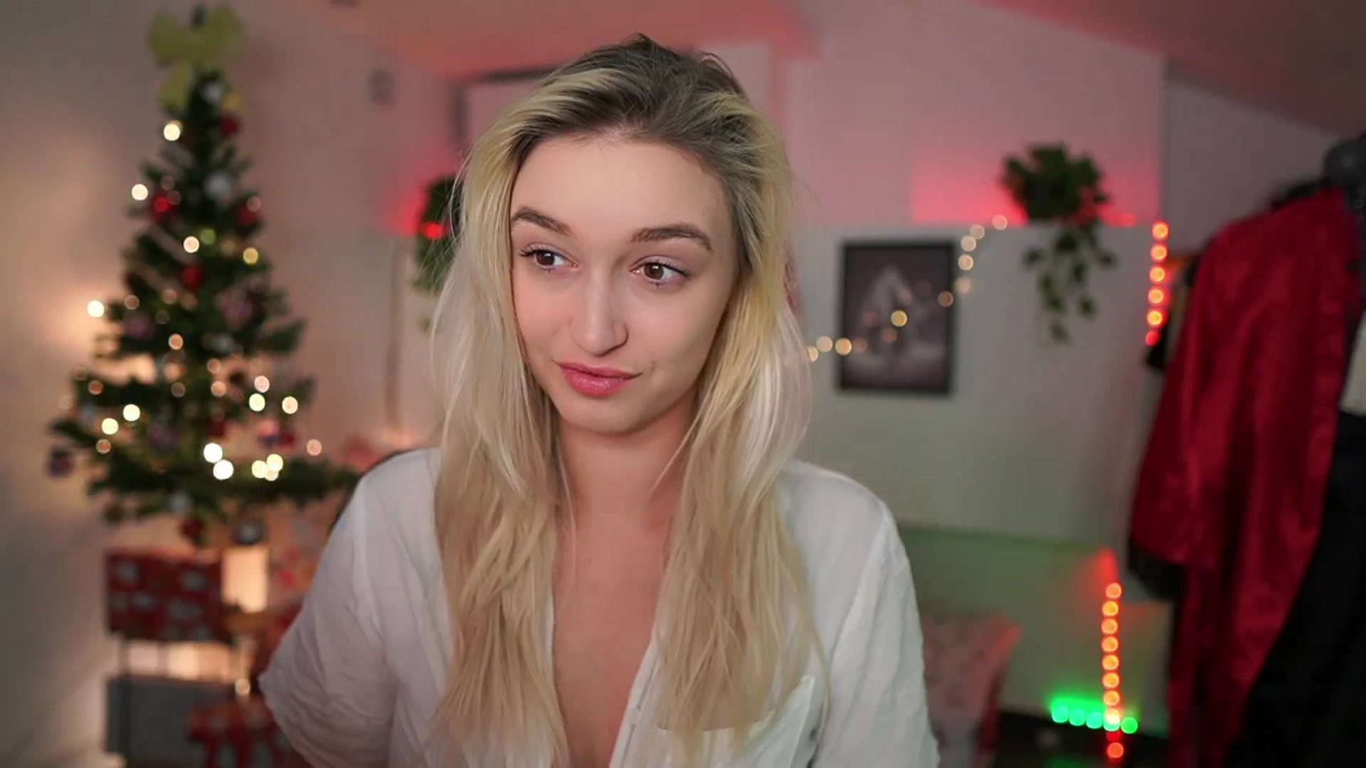 Gallery image thumbnail from Alexis__Texas's myfreecams stream on, 12/17/2024, 21:39 image 19 of 20