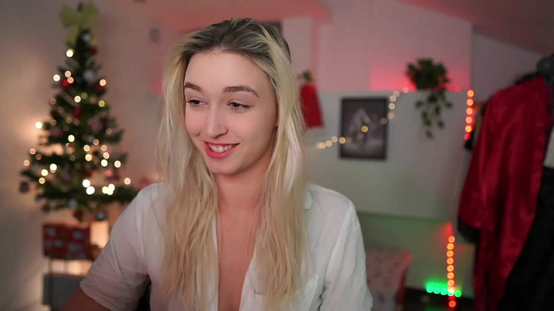 Gallery image thumbnail from Alexis__Texas's myfreecams stream on, 12/17/2024, 22:07 image 6 of 20