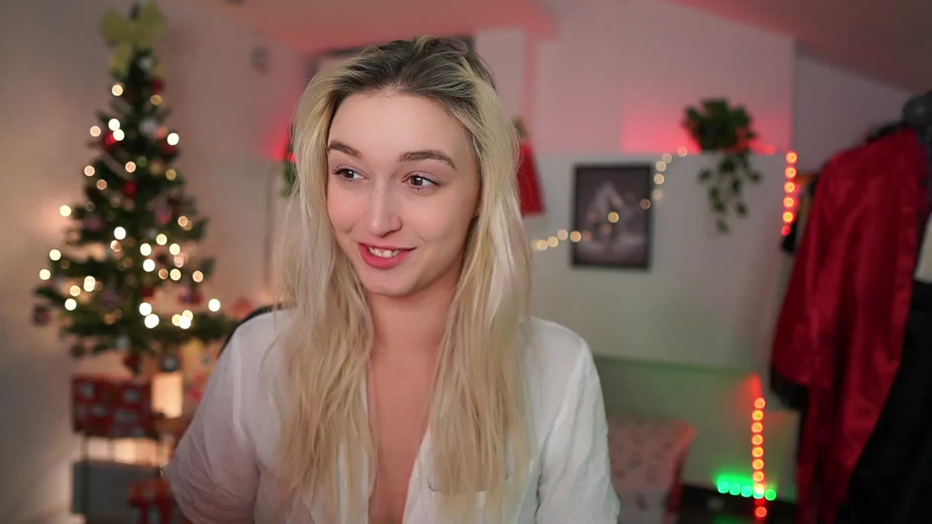 Gallery image thumbnail from Alexis__Texas's myfreecams stream on, 12/17/2024, 22:07 image 10 of 20