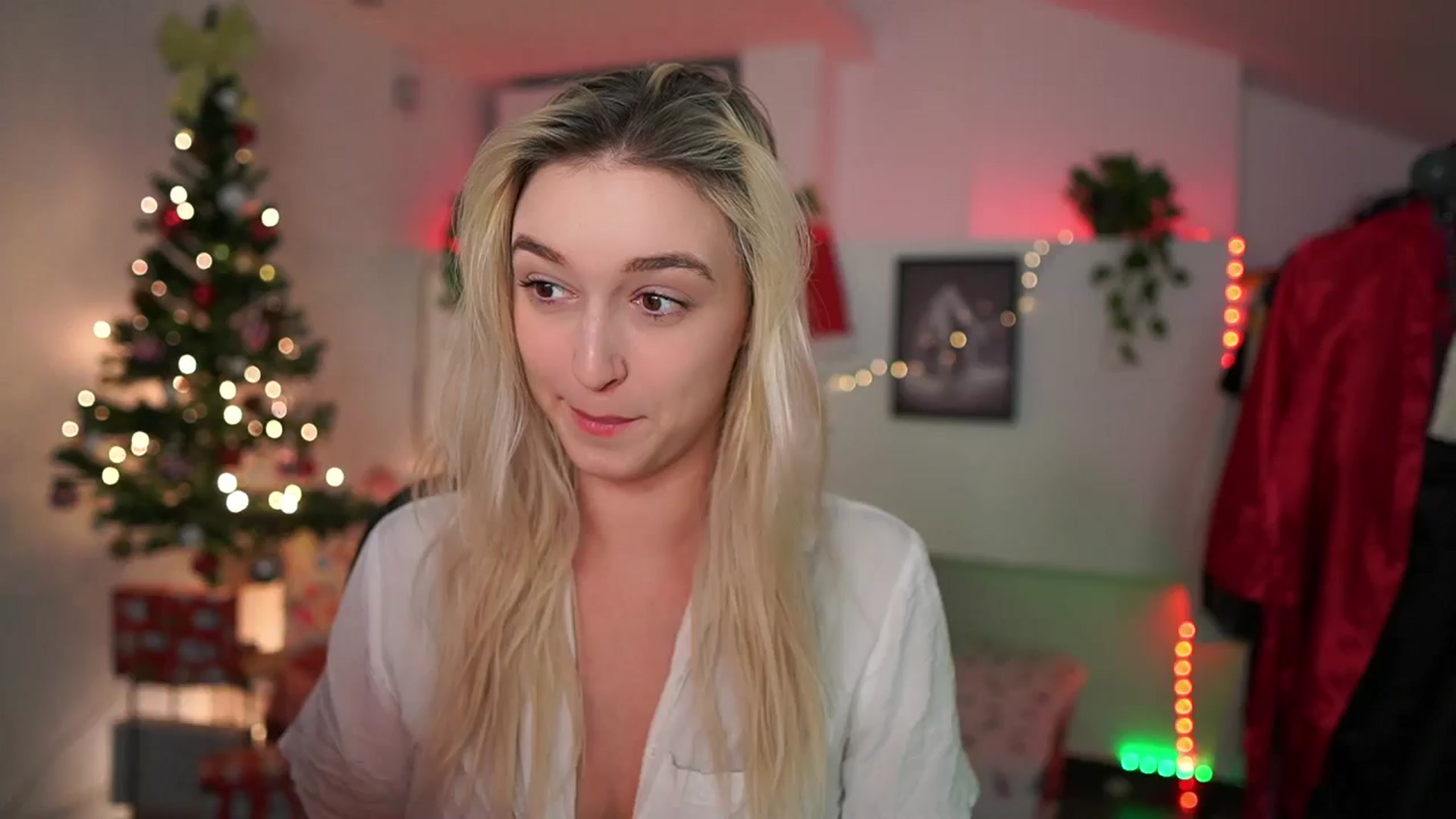 Gallery image thumbnail from Alexis__Texas's myfreecams stream on, 12/17/2024, 22:07 image 17 of 20