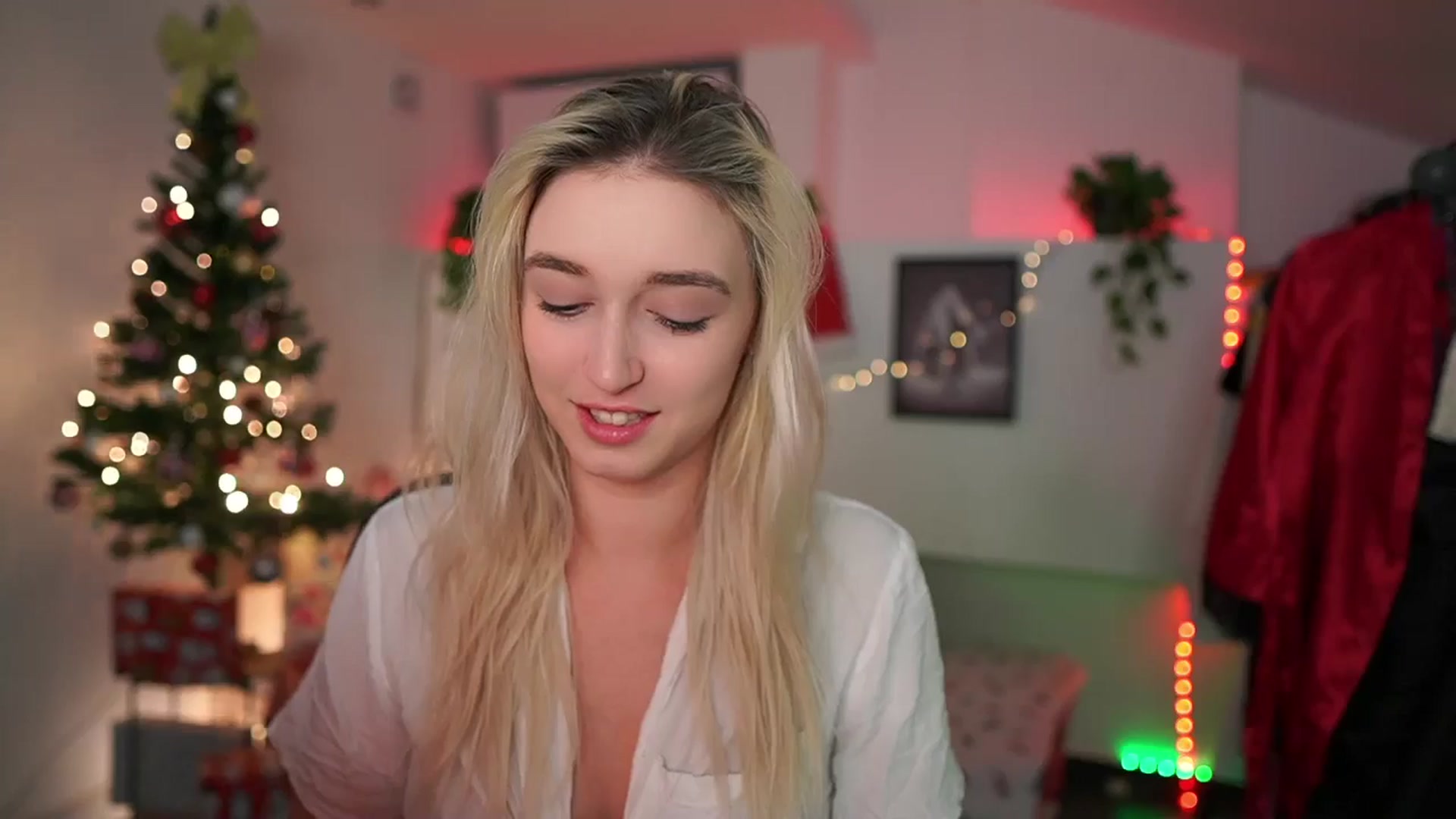 Gallery image thumbnail from Alexis__Texas's myfreecams stream on, 12/17/2024, 22:07 image 15 of 20