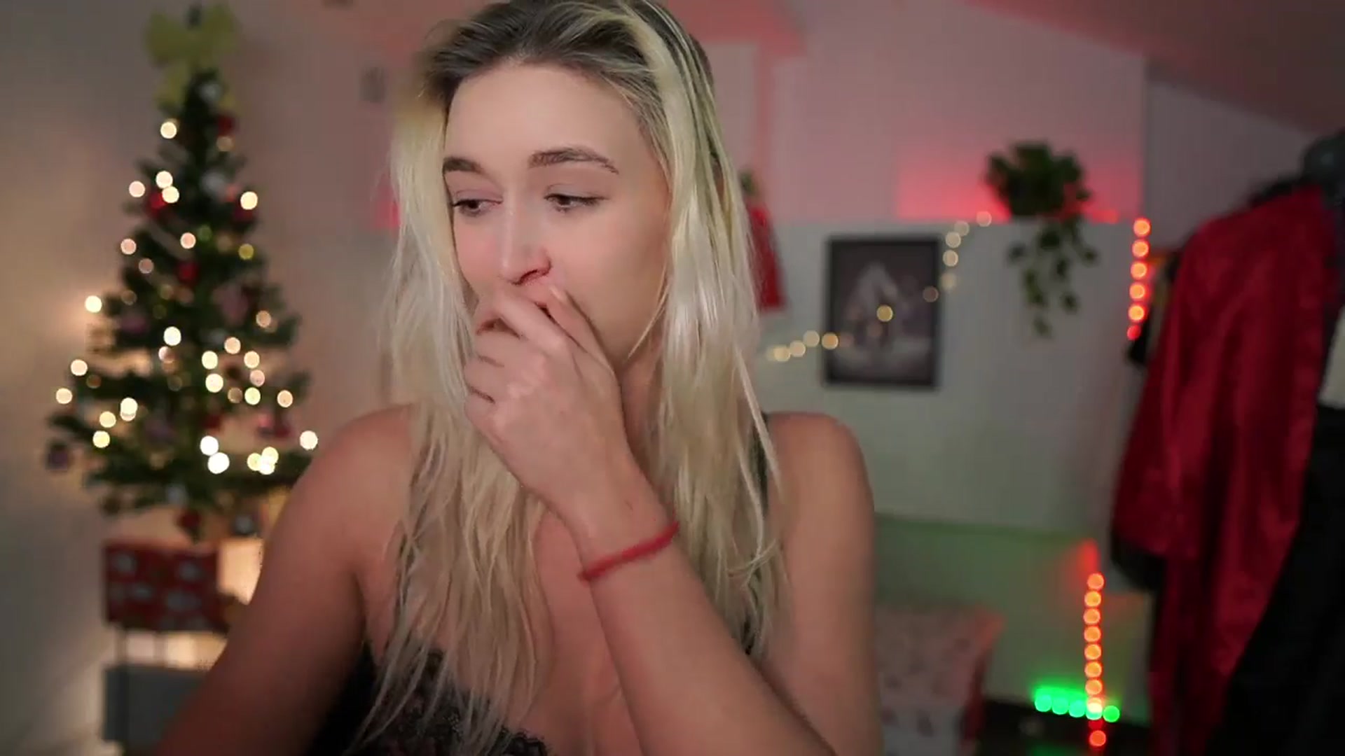 Gallery image thumbnail from Alexis__Texas's myfreecams stream on, 12/17/2024, 23:52 image 17 of 20