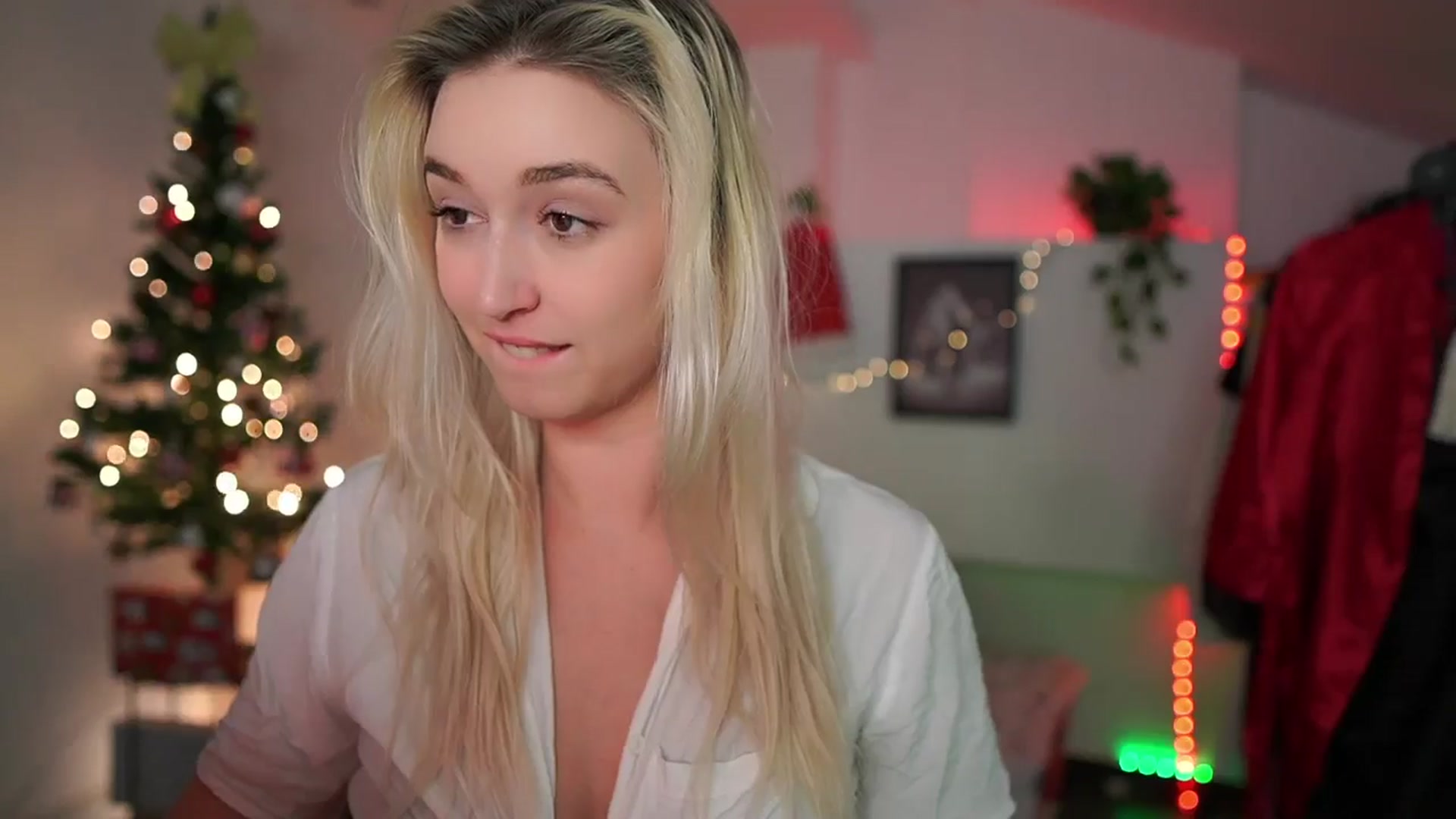 Gallery image thumbnail from Alexis__Texas's myfreecams stream on, 12/17/2024, 23:52 image 4 of 20
