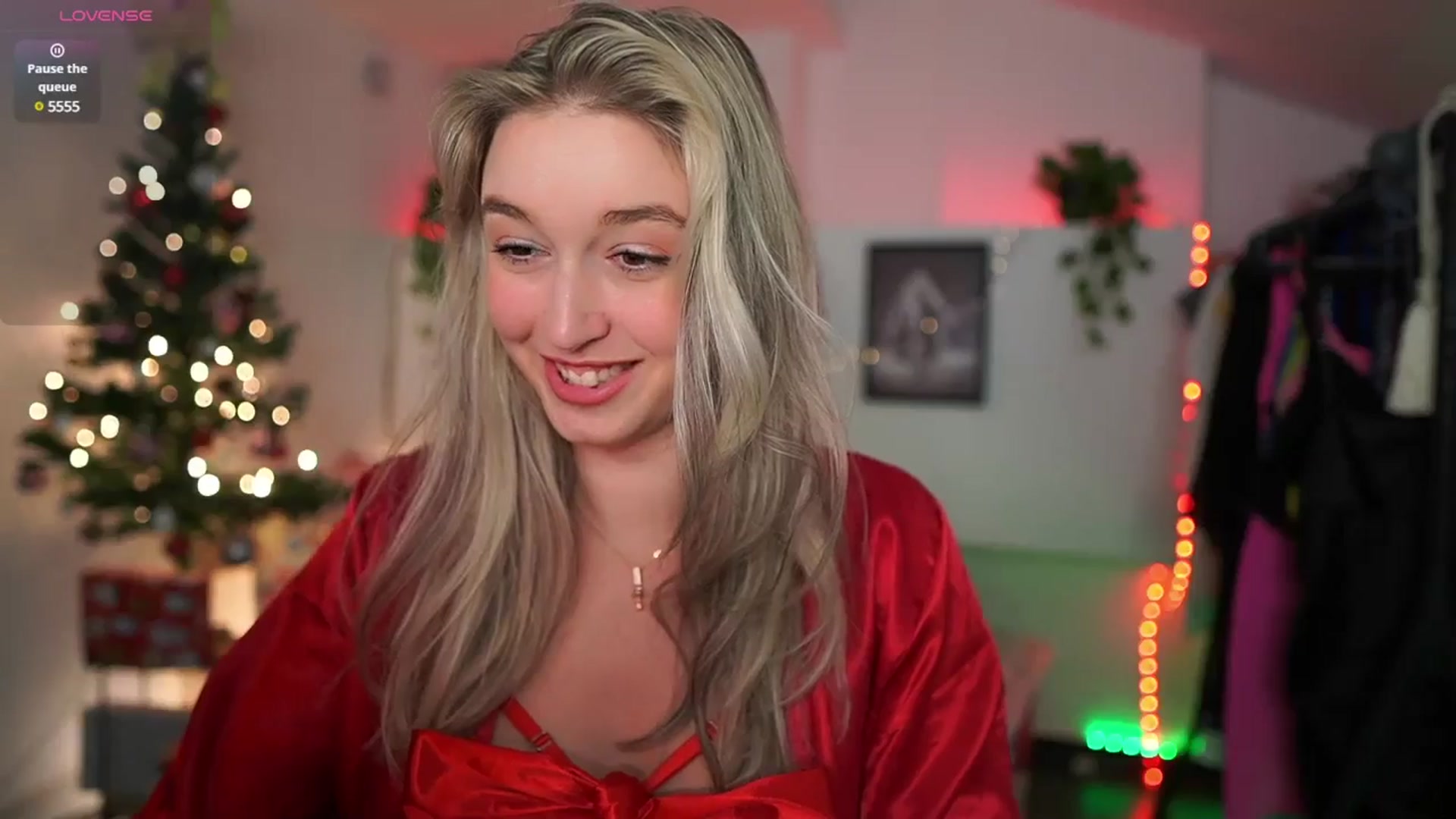Gallery image thumbnail from Alexis__Texas's myfreecams stream on, 12/22/2024, 20:43 image 19 of 20