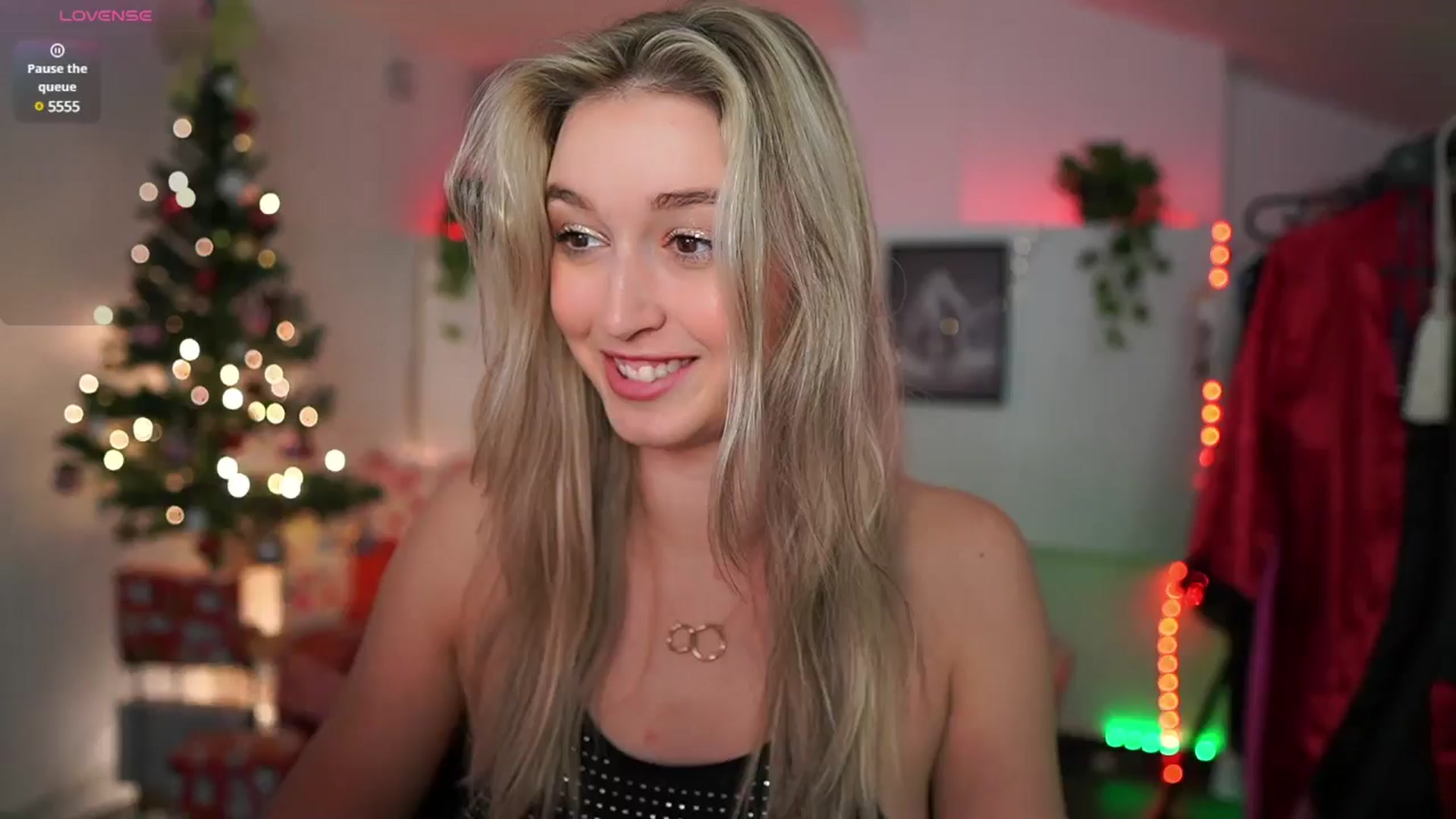 Gallery image thumbnail from Alexis__Texas's myfreecams stream on, 12/31/2024, 16:22 image 18 of 20