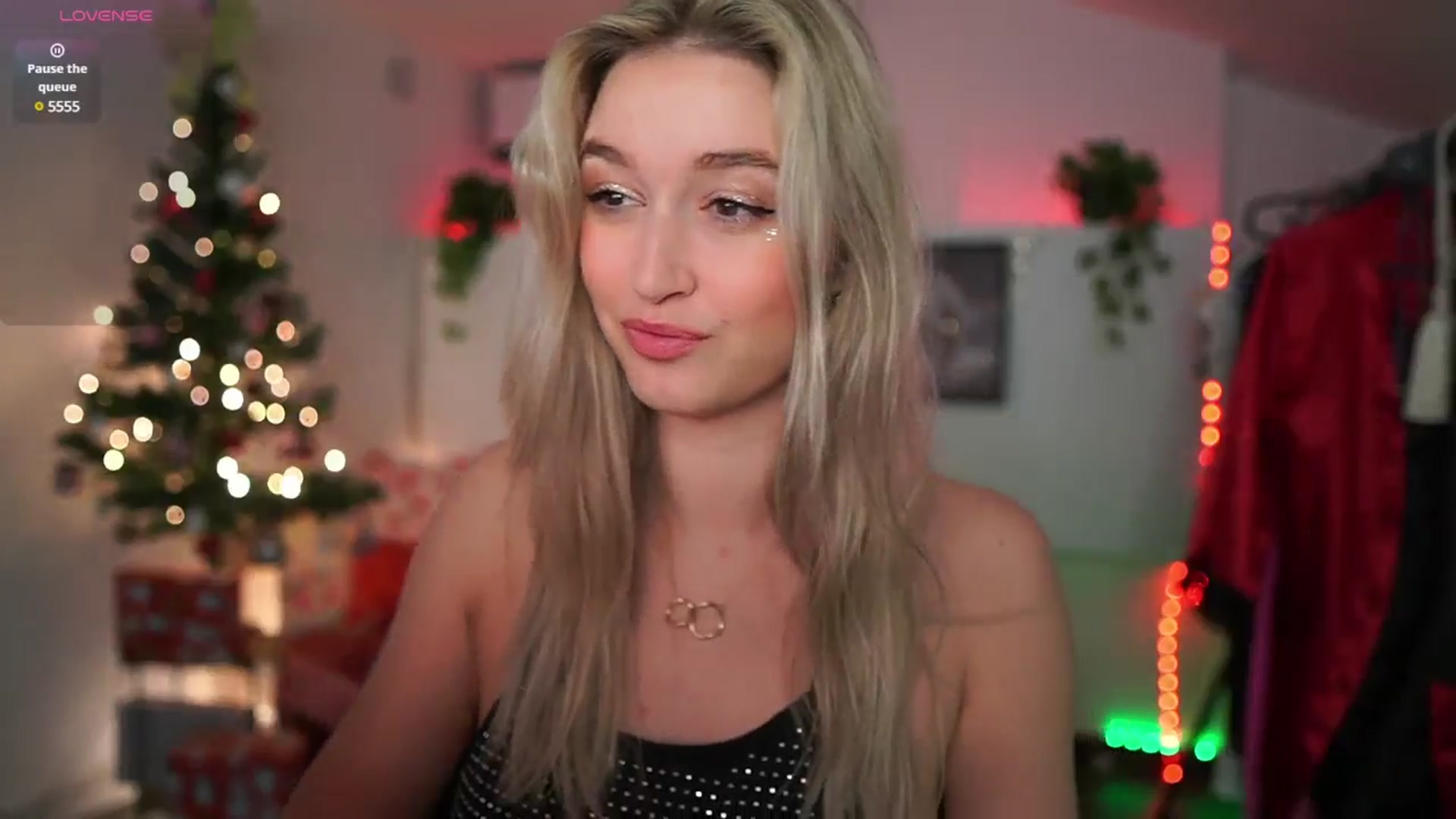 Gallery image thumbnail from Alexis__Texas's myfreecams stream on, 12/31/2024, 16:22 image 13 of 20
