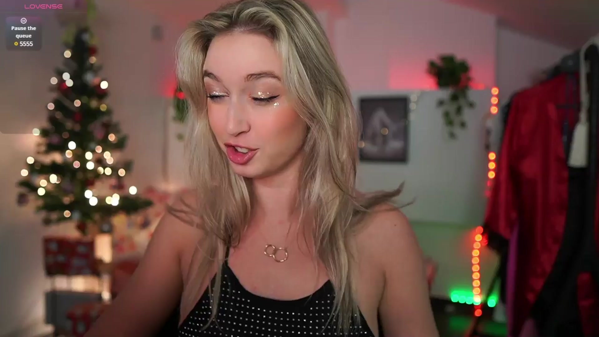 Gallery image thumbnail from Alexis__Texas's myfreecams stream on, 12/31/2024, 19:07 image 20 of 20