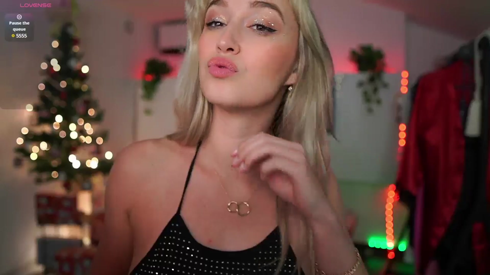 Gallery image thumbnail from Alexis__Texas's myfreecams stream on, 12/31/2024, 19:07 image 9 of 20
