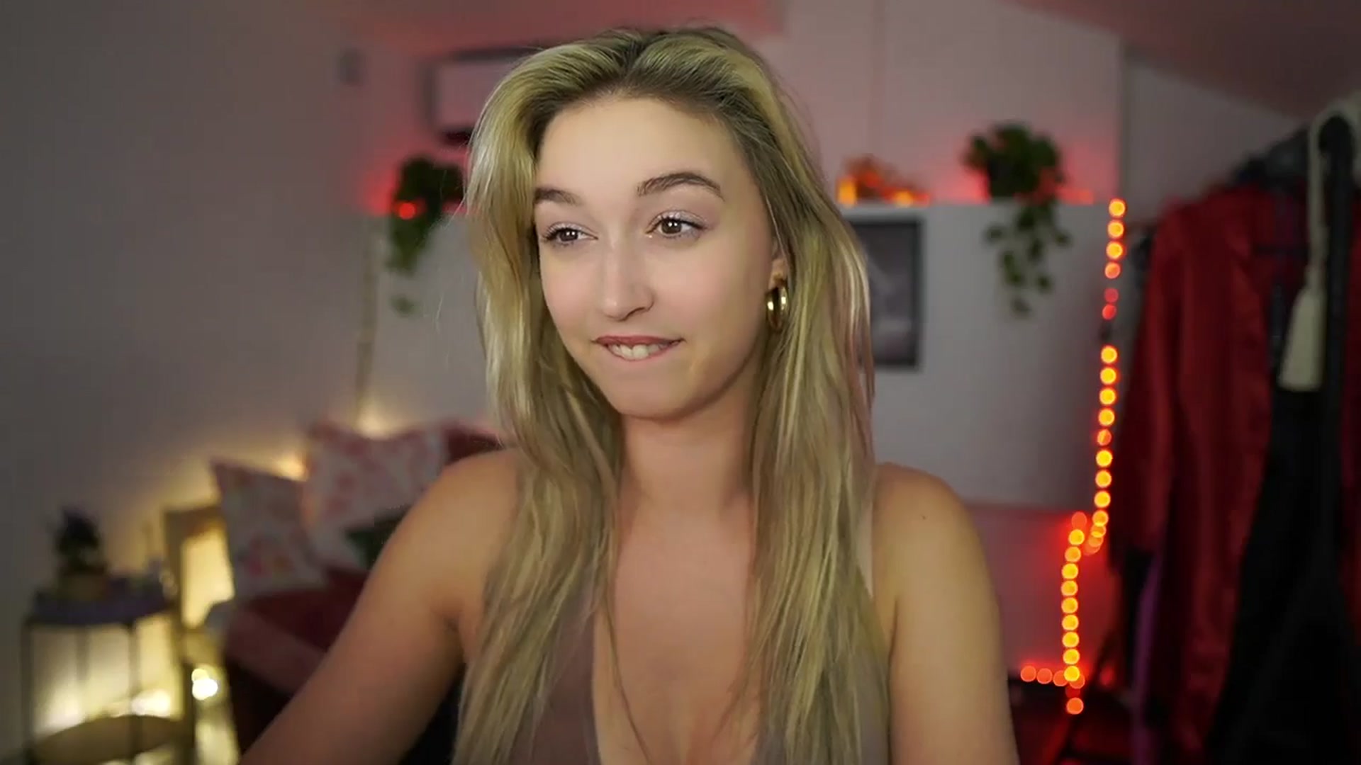Gallery image thumbnail from Alexis__Texas's myfreecams stream on, 01/07/2025, 23:51 image 5 of 20