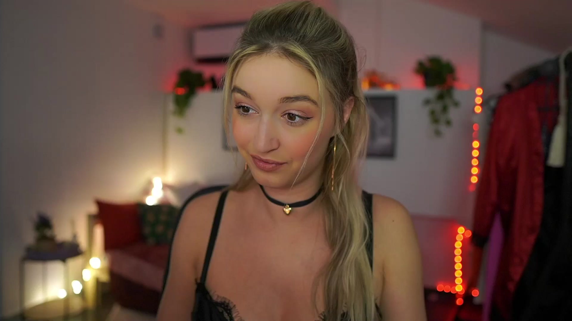 Gallery image thumbnail from Alexis__Texas's myfreecams stream on, 01/24/2025, 20:56 image 5 of 20