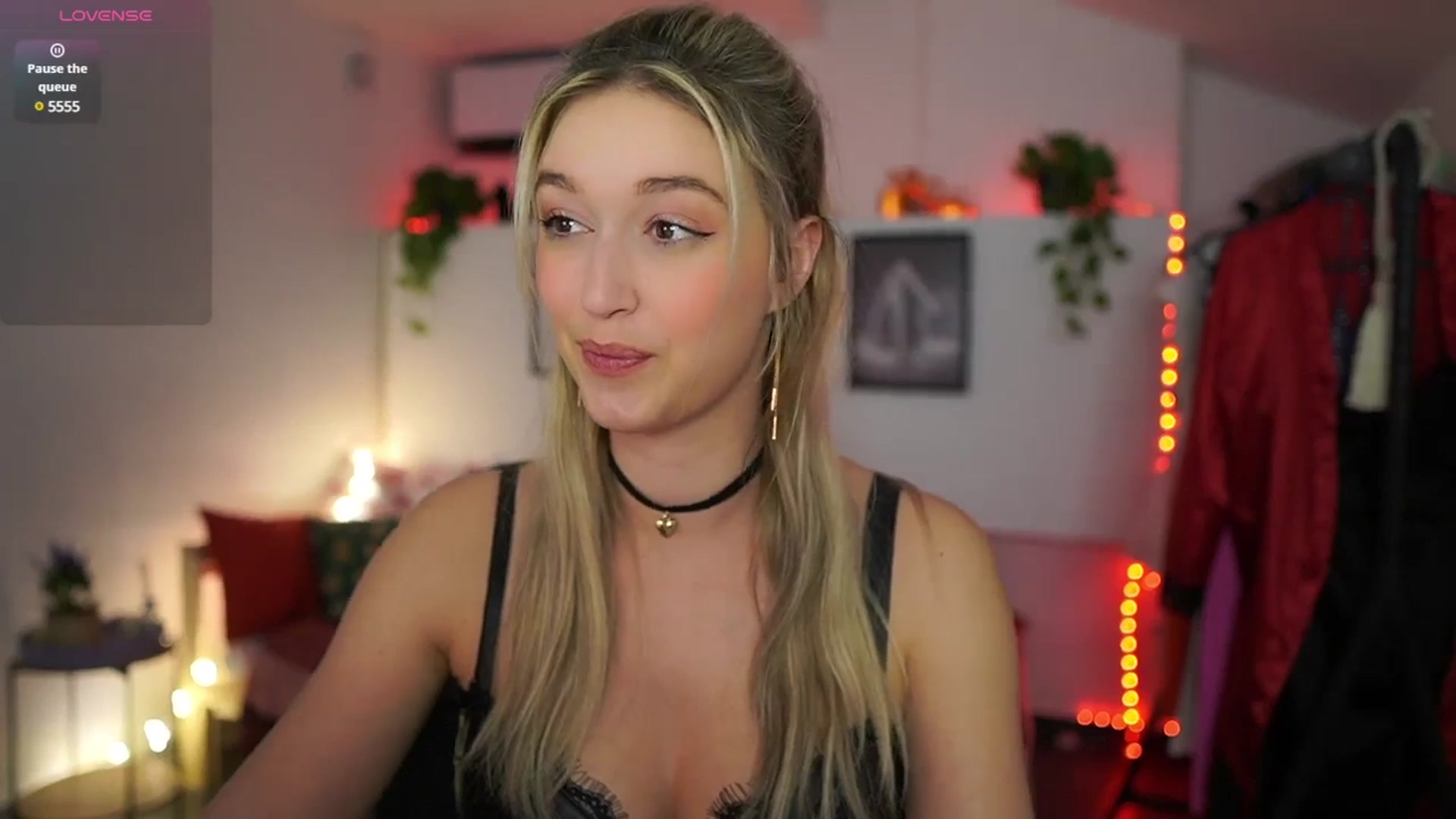 Gallery image thumbnail from Alexis__Texas's myfreecams stream on, 01/24/2025, 21:48 image 13 of 20