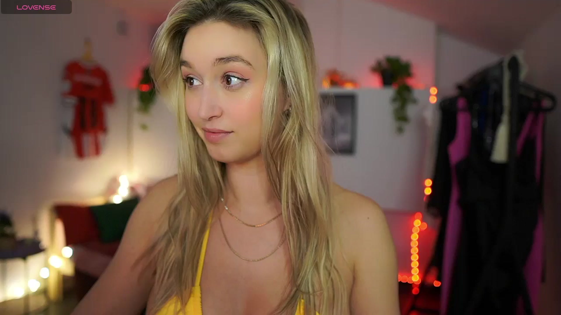 Gallery image thumbnail from Alexis__Texas's myfreecams stream on, 02/08/2025, 23:58 image 19 of 20