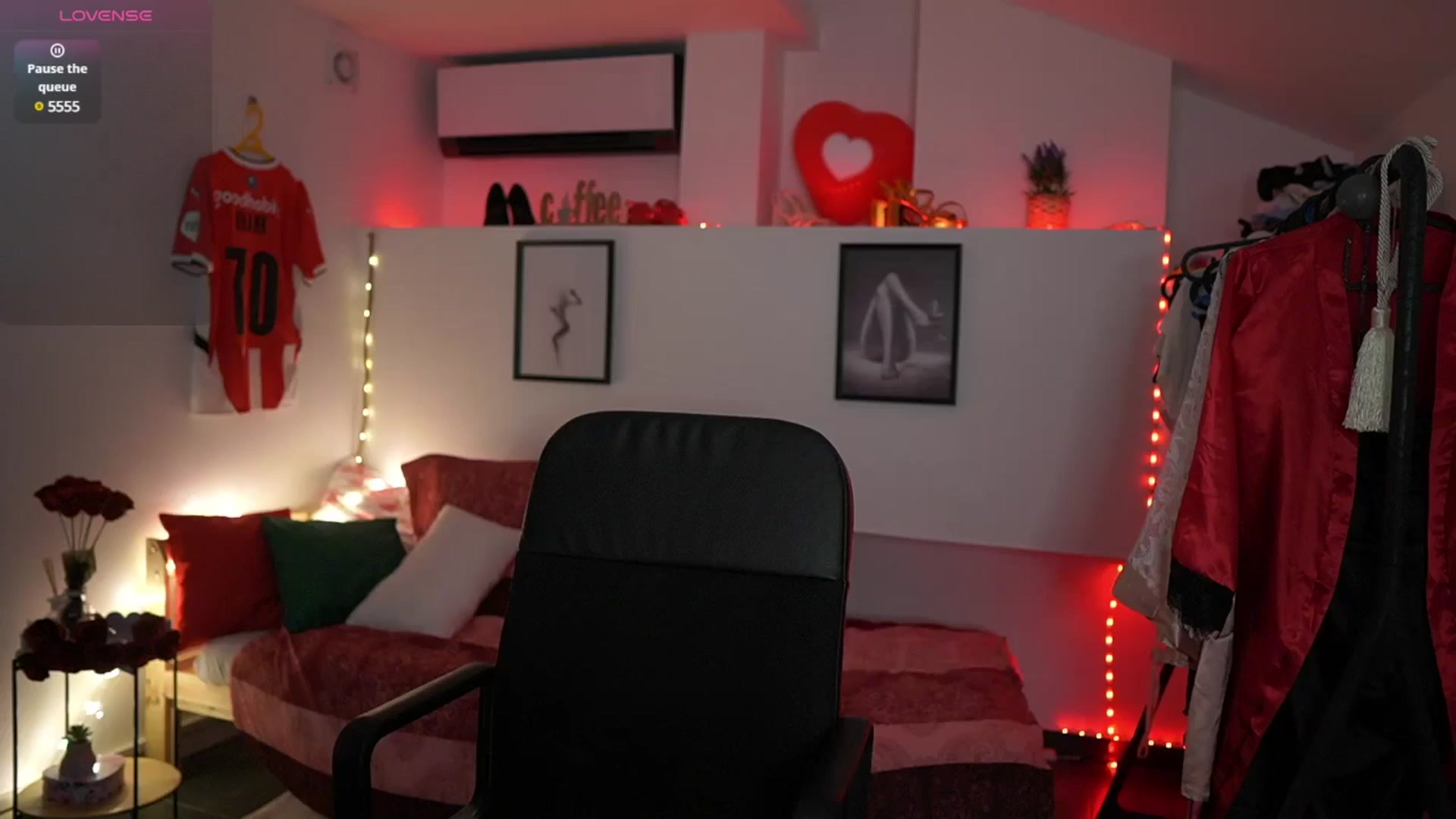 Gallery image thumbnail from Alexis__Texas's myfreecams stream on, 02/19/2025, 24:30 image 1 of 20