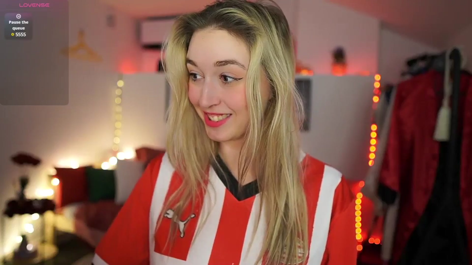 Gallery image thumbnail from Alexis__Texas's myfreecams stream on, 02/19/2025, 21:45 image 10 of 20