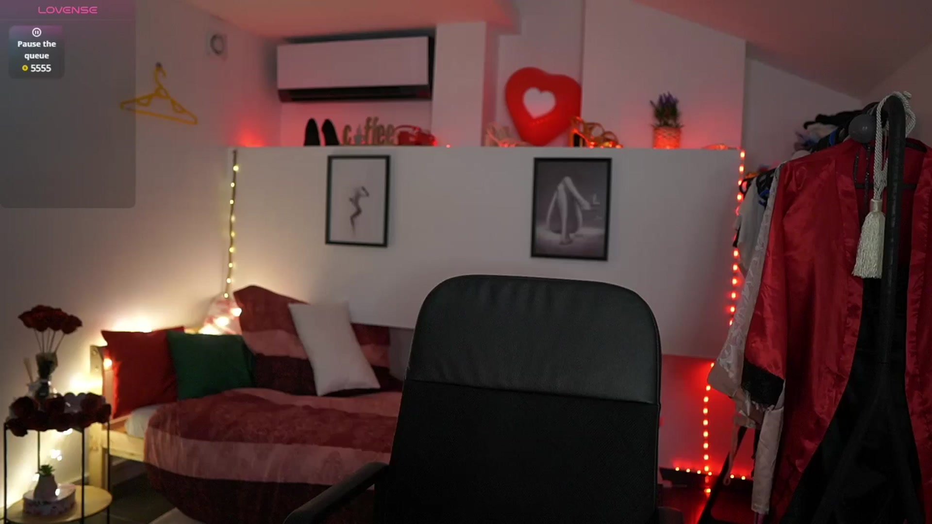 Gallery image thumbnail from Alexis__Texas's myfreecams stream on, 02/19/2025, 23:44 image 16 of 20
