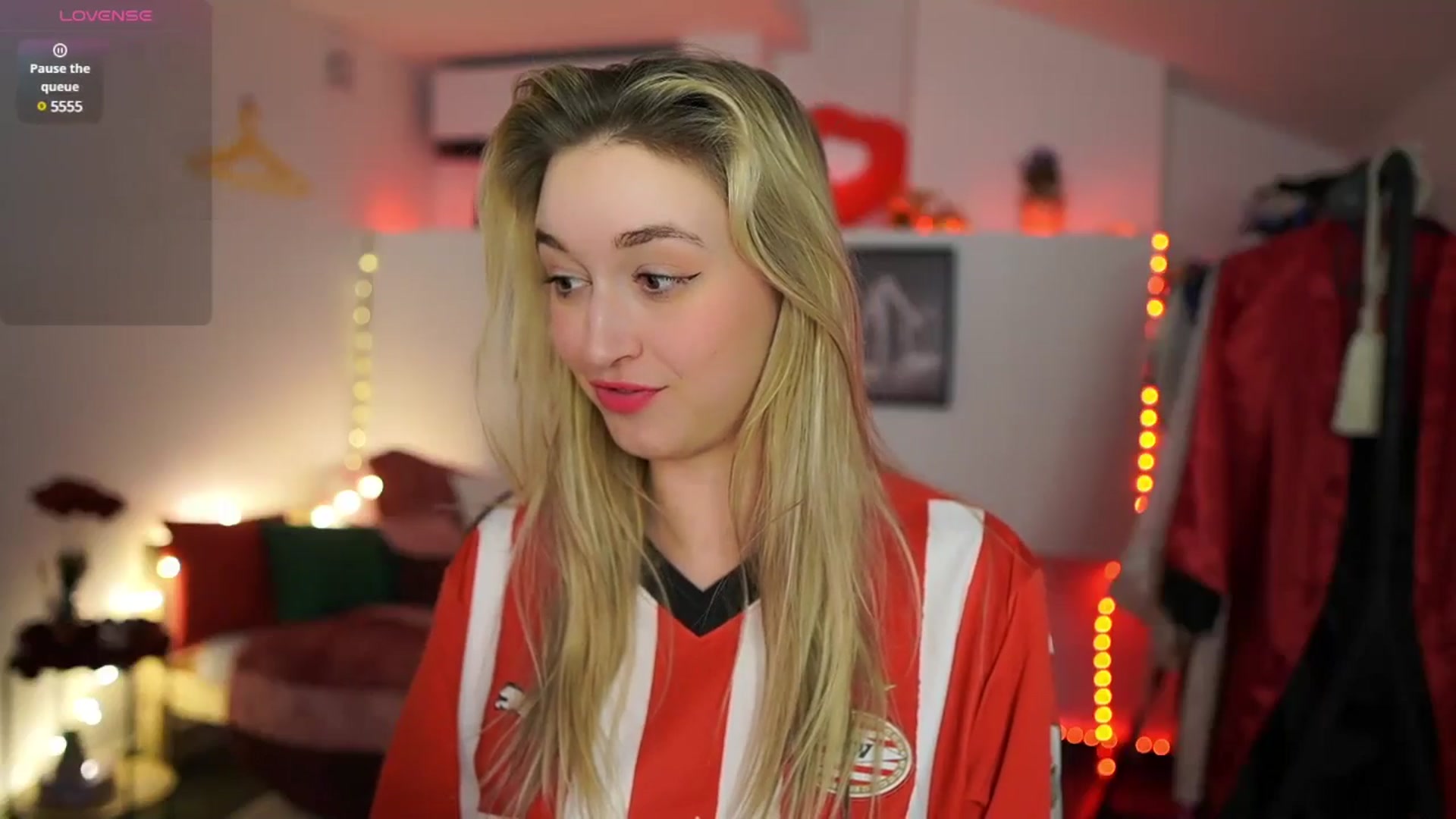 Gallery image thumbnail from Alexis__Texas's myfreecams stream on, 02/19/2025, 23:44 image 14 of 20