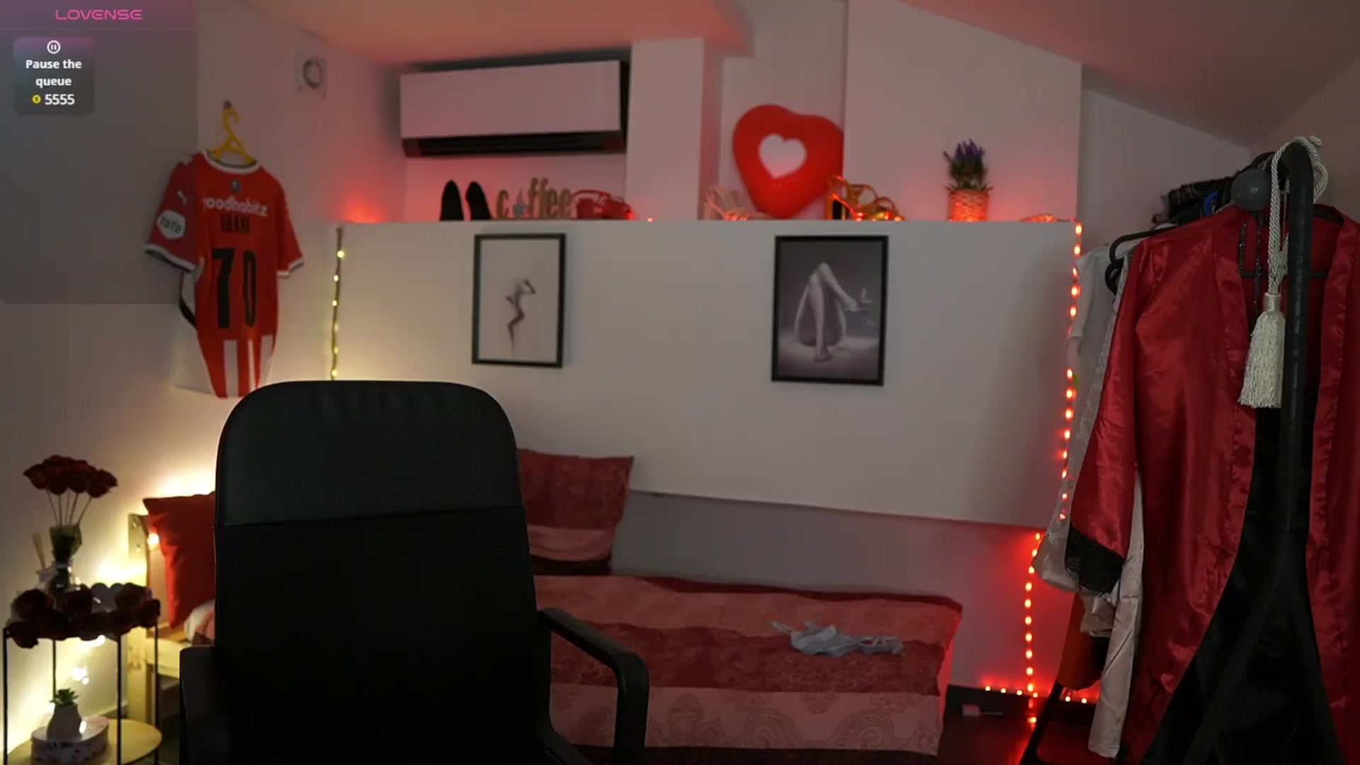 Gallery image thumbnail from Alexis__Texas's myfreecams stream on, 02/22/2025, 24:31 image 3 of 20