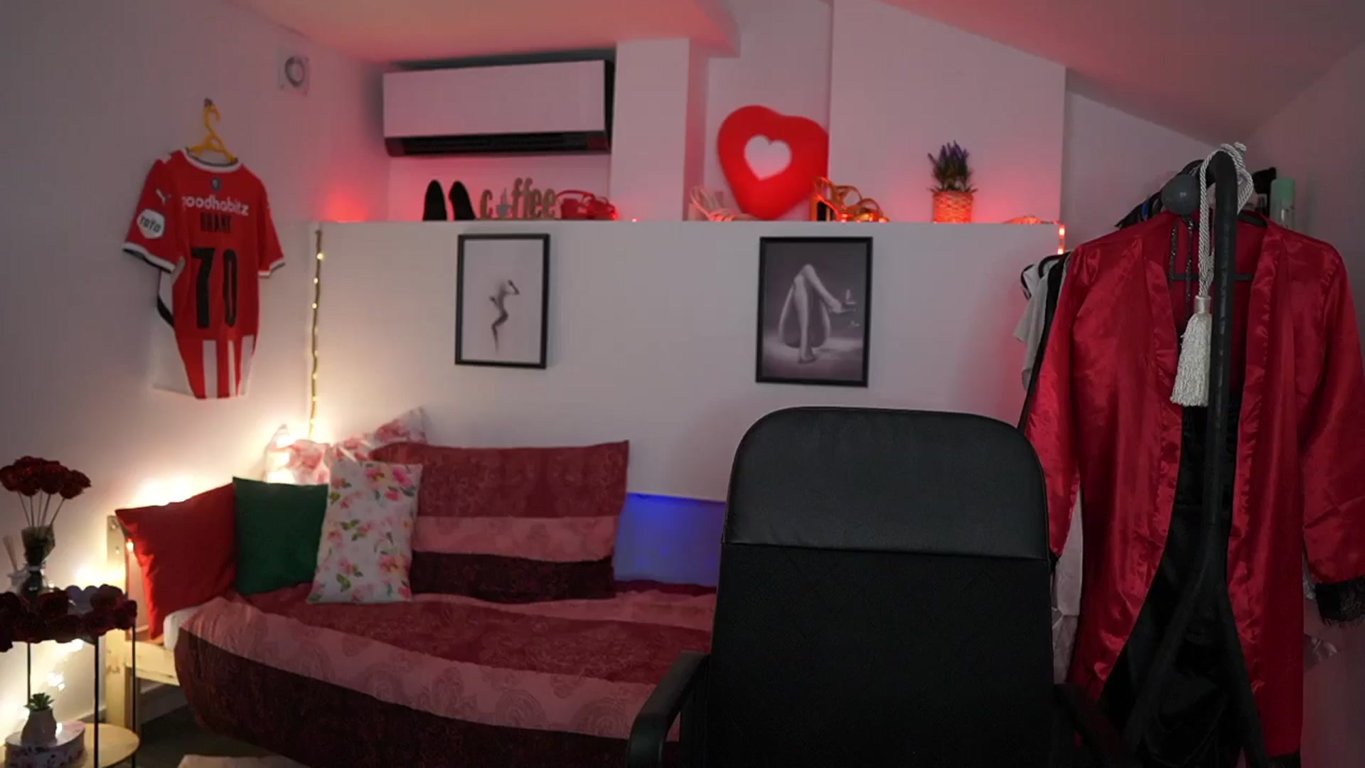Gallery image thumbnail from Alexis__Texas's myfreecams stream on, 02/26/2025, 22:47 image 9 of 20