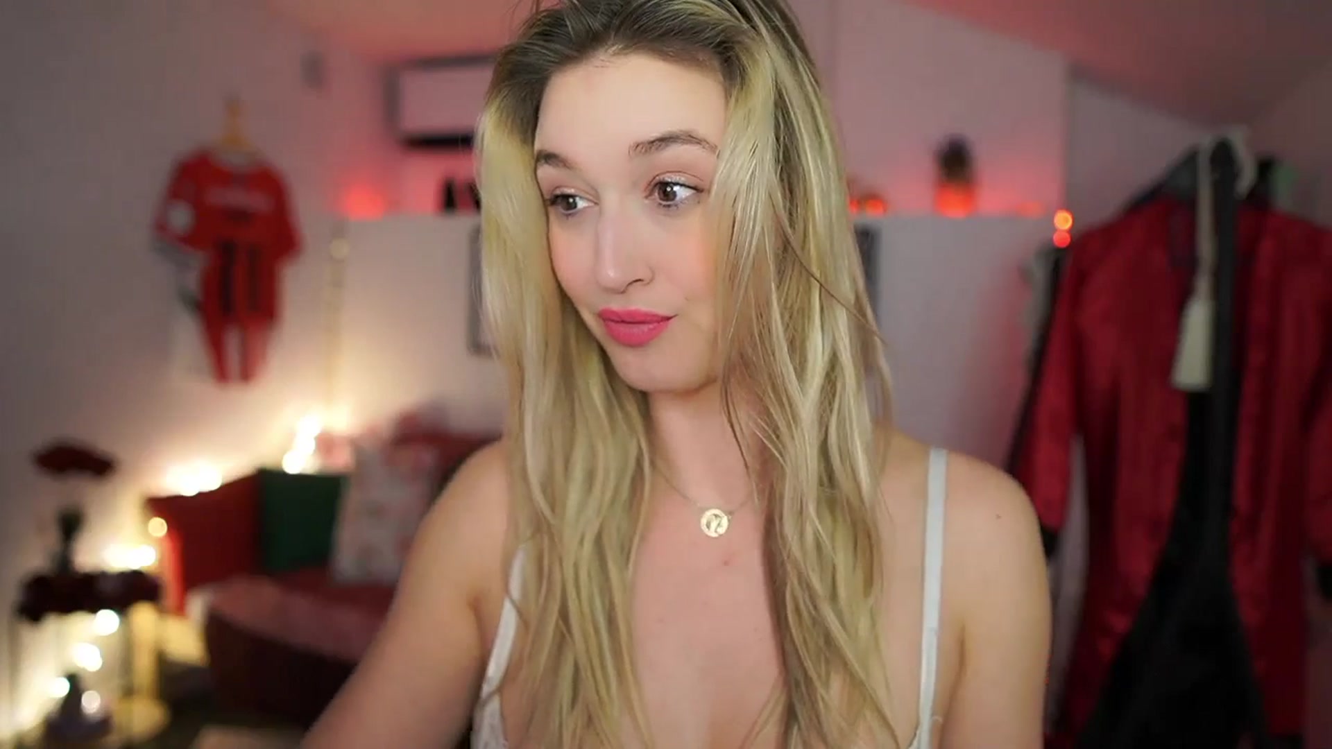 Gallery image thumbnail from Alexis__Texas's myfreecams stream on, 02/26/2025, 23:39 image 19 of 20