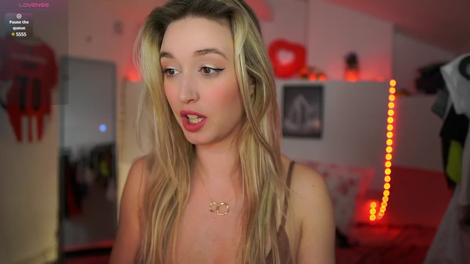 Gallery image thumbnail from Alexis__Texas's myfreecams stream on, 03/09/2025, 23:32 image 16 of 20