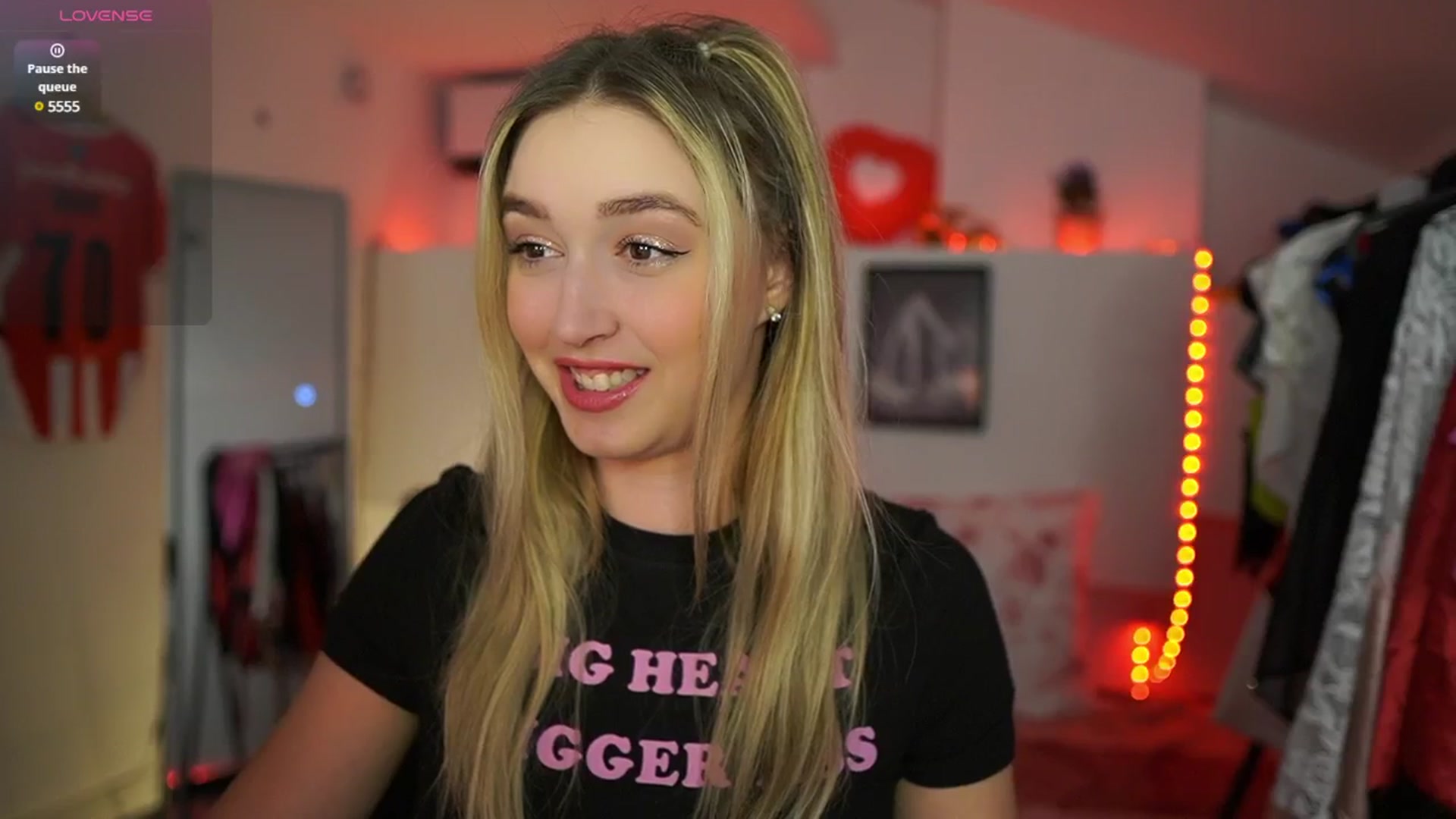 Gallery image thumbnail from Alexis__Texas's myfreecams stream on, 03/18/2025, 21:36 image 12 of 20