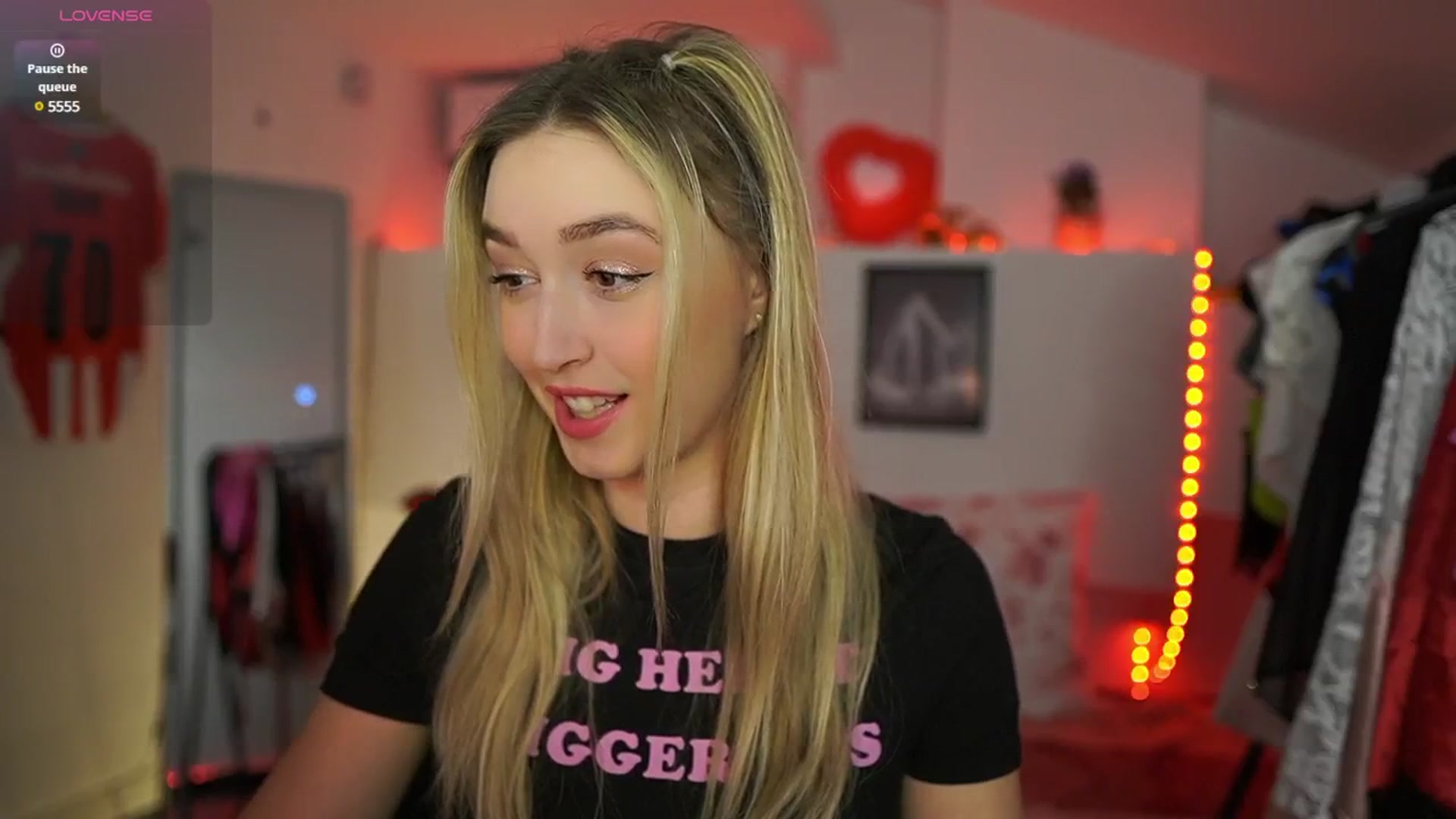 Gallery image thumbnail from Alexis__Texas's myfreecams stream on, 03/18/2025, 21:36 image 13 of 20
