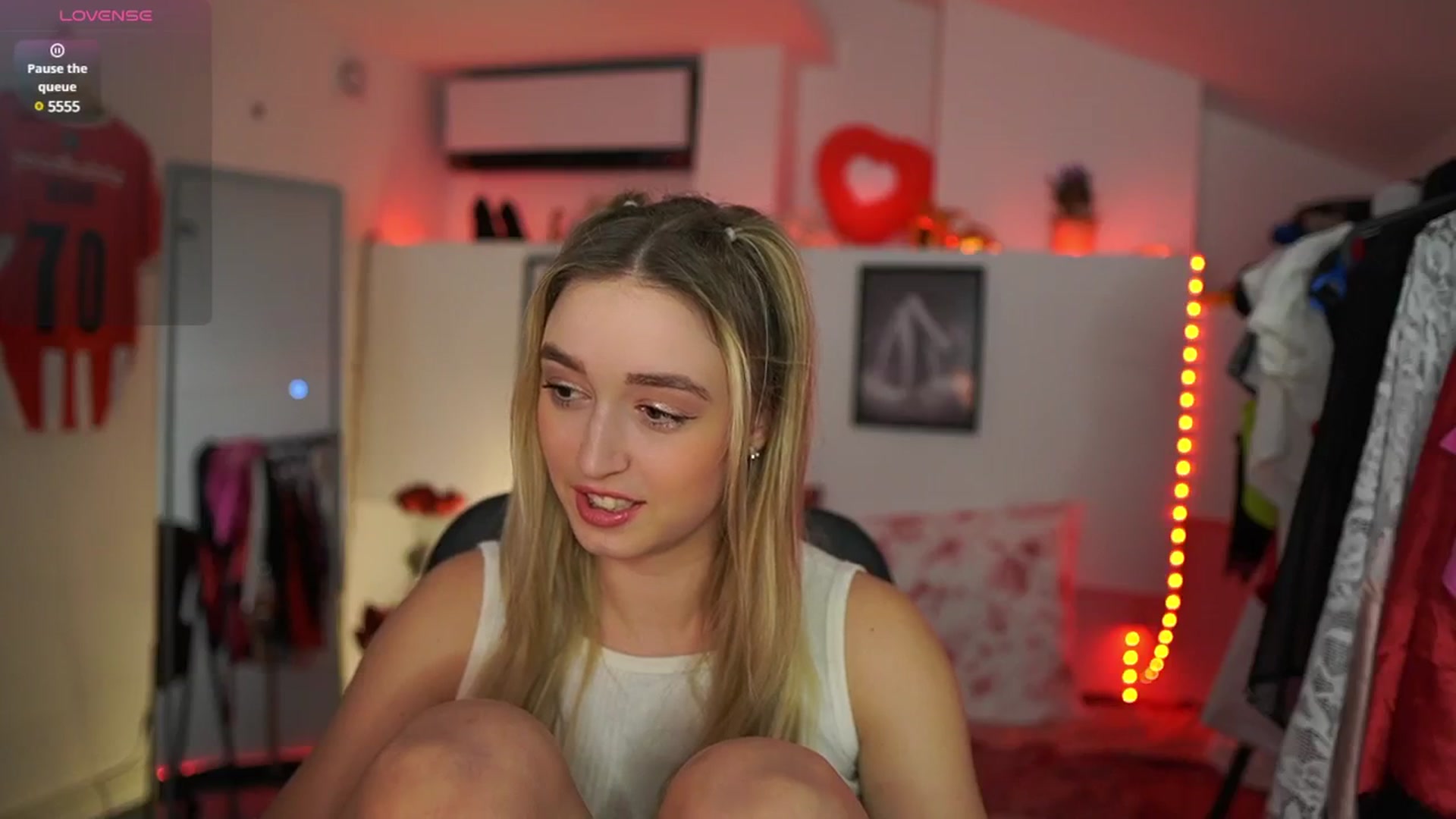 Gallery image thumbnail from Alexis__Texas's myfreecams stream on, 03/19/2025, 24:24 image 11 of 20
