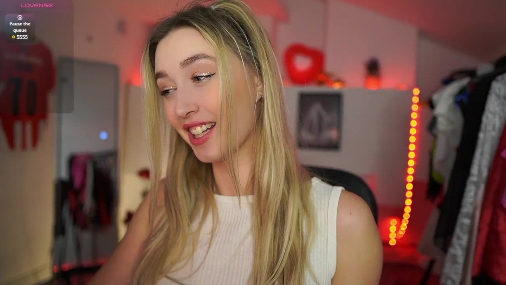 Gallery image thumbnail from Alexis__Texas's myfreecams stream on, 03/19/2025, 24:24 image 19 of 20