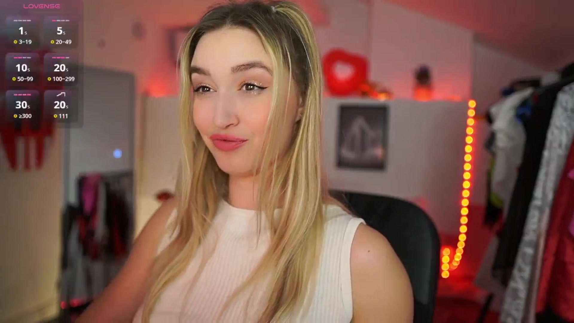 Gallery image thumbnail from Alexis__Texas's myfreecams stream on, 03/19/2025, 24:24 image 16 of 20
