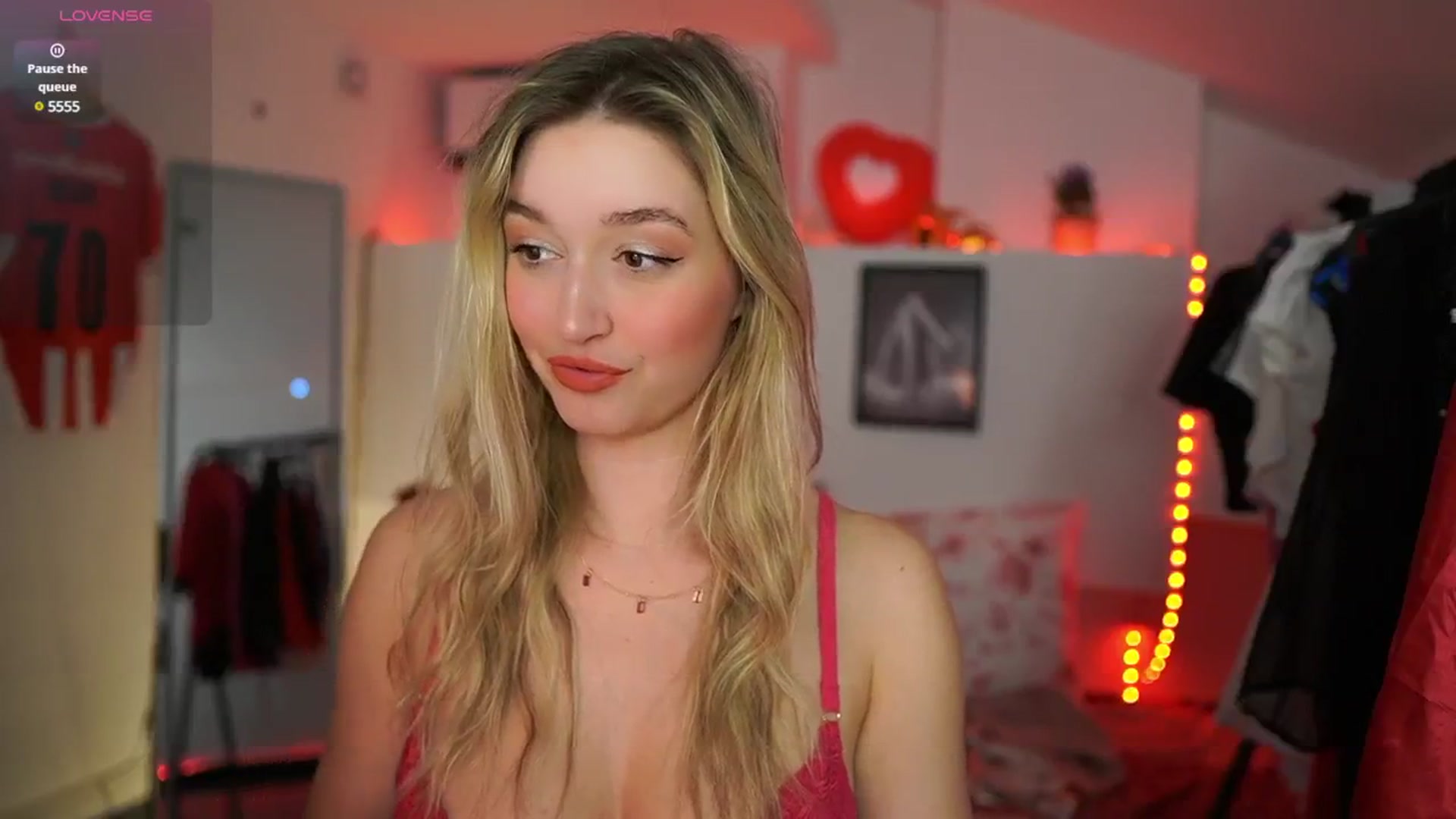 Gallery image thumbnail from Alexis__Texas's myfreecams stream on, 03/21/2025, 21:30 image 17 of 20