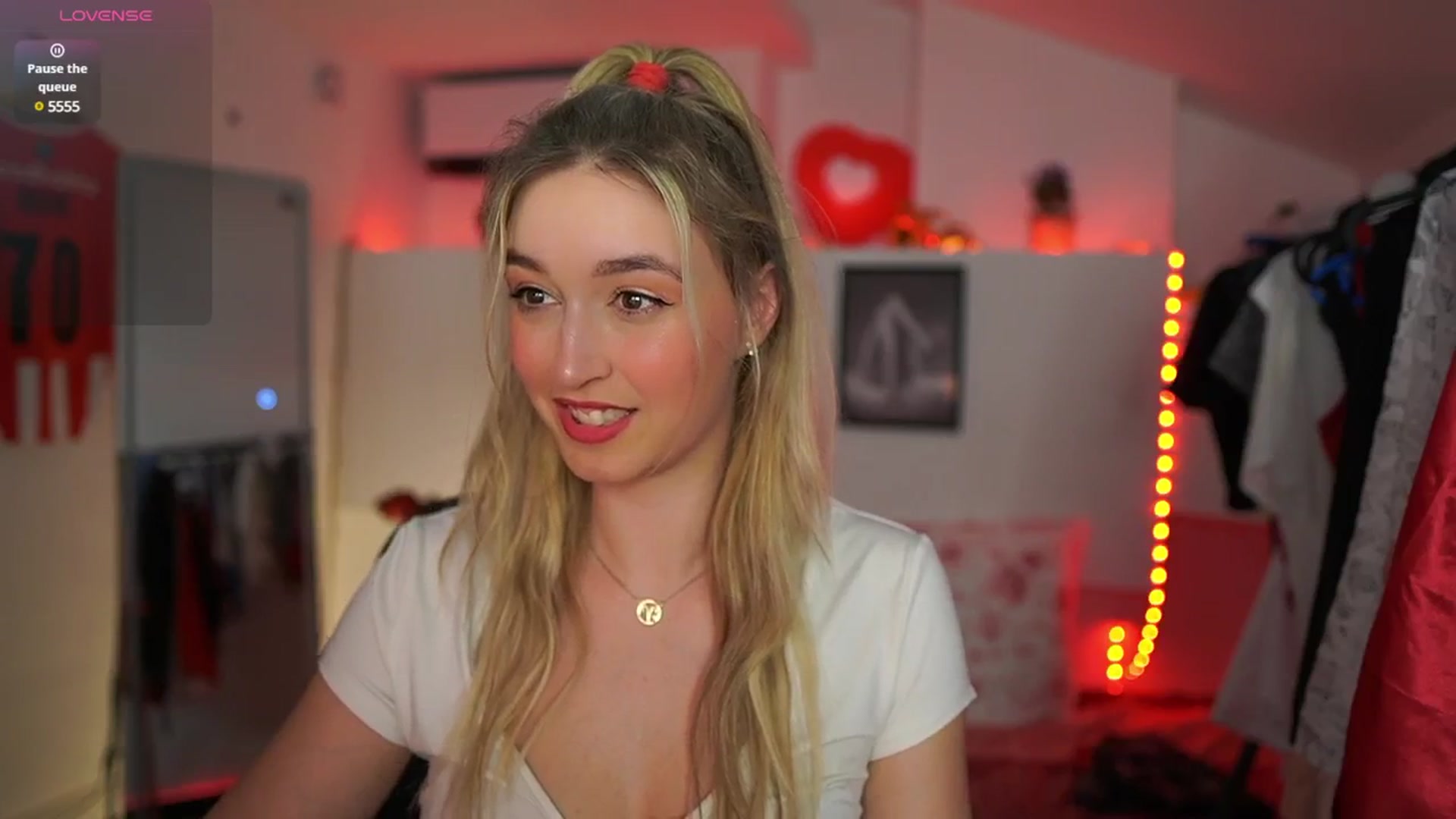 Gallery image thumbnail from Alexis__Texas's myfreecams stream on, 03/23/2025, 20:28 image 18 of 20