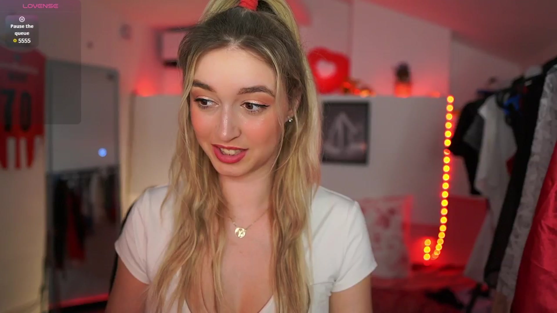 Gallery image thumbnail from Alexis__Texas's myfreecams stream on, 03/23/2025, 21:46 image 16 of 20