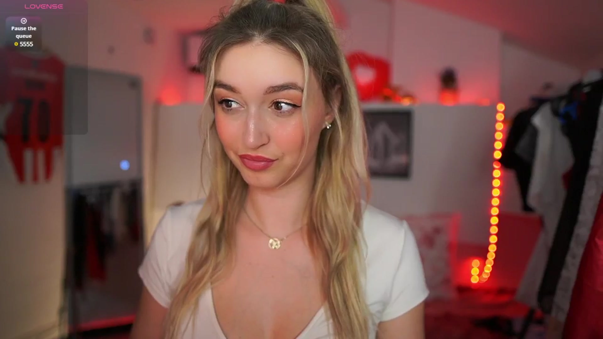 Gallery image thumbnail from Alexis__Texas's myfreecams stream on, 03/23/2025, 22:26 image 5 of 20