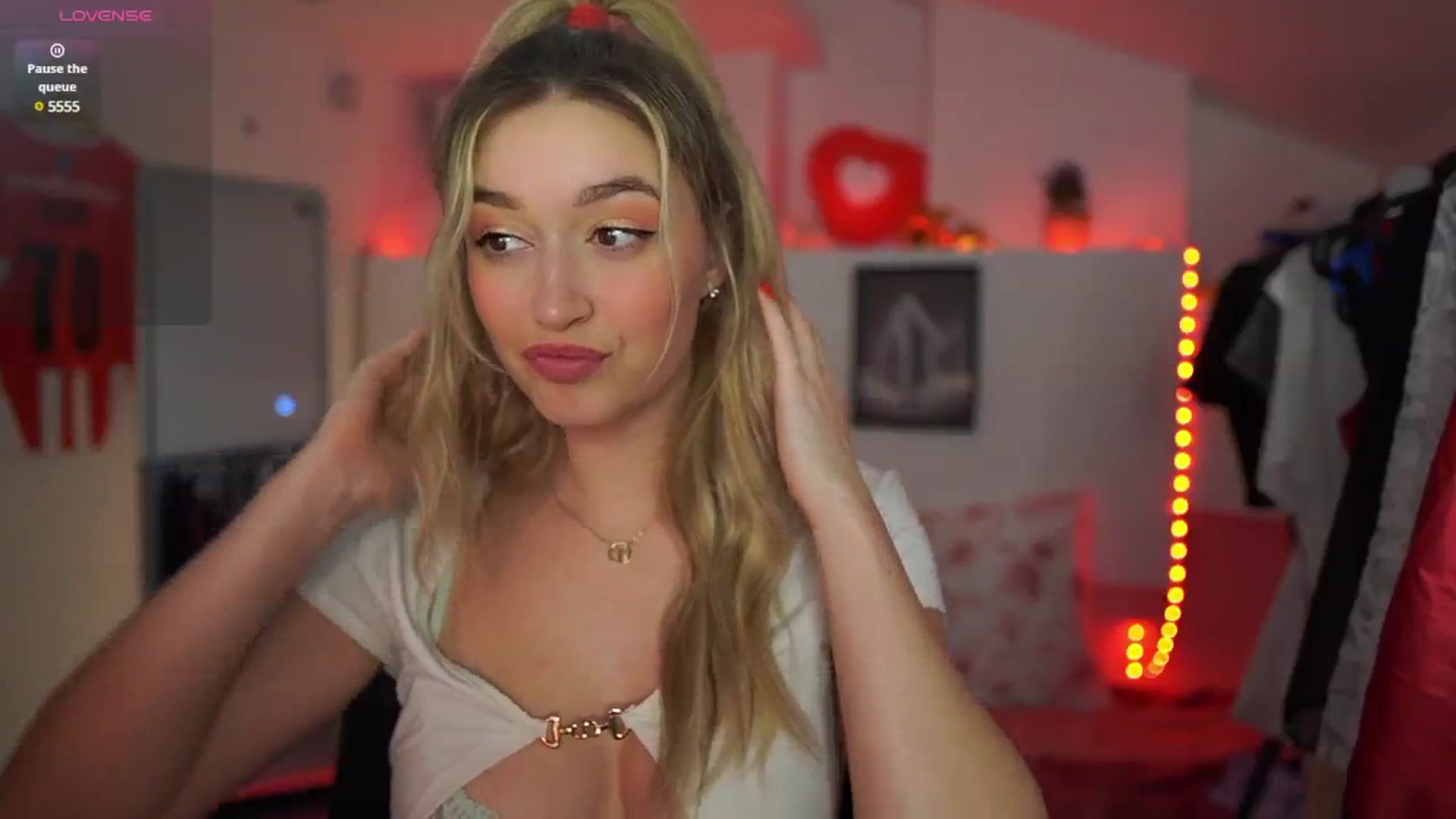 Gallery image thumbnail from Alexis__Texas's myfreecams stream on, 03/24/2025, 24:22 image 4 of 20