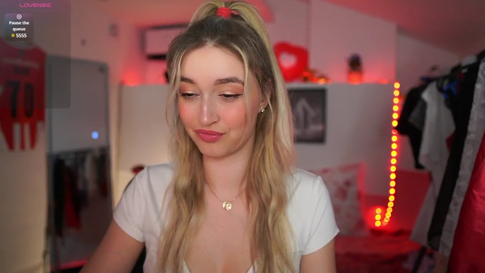 Gallery image thumbnail from Alexis__Texas's myfreecams stream on, 03/24/2025, 24:22 image 6 of 20