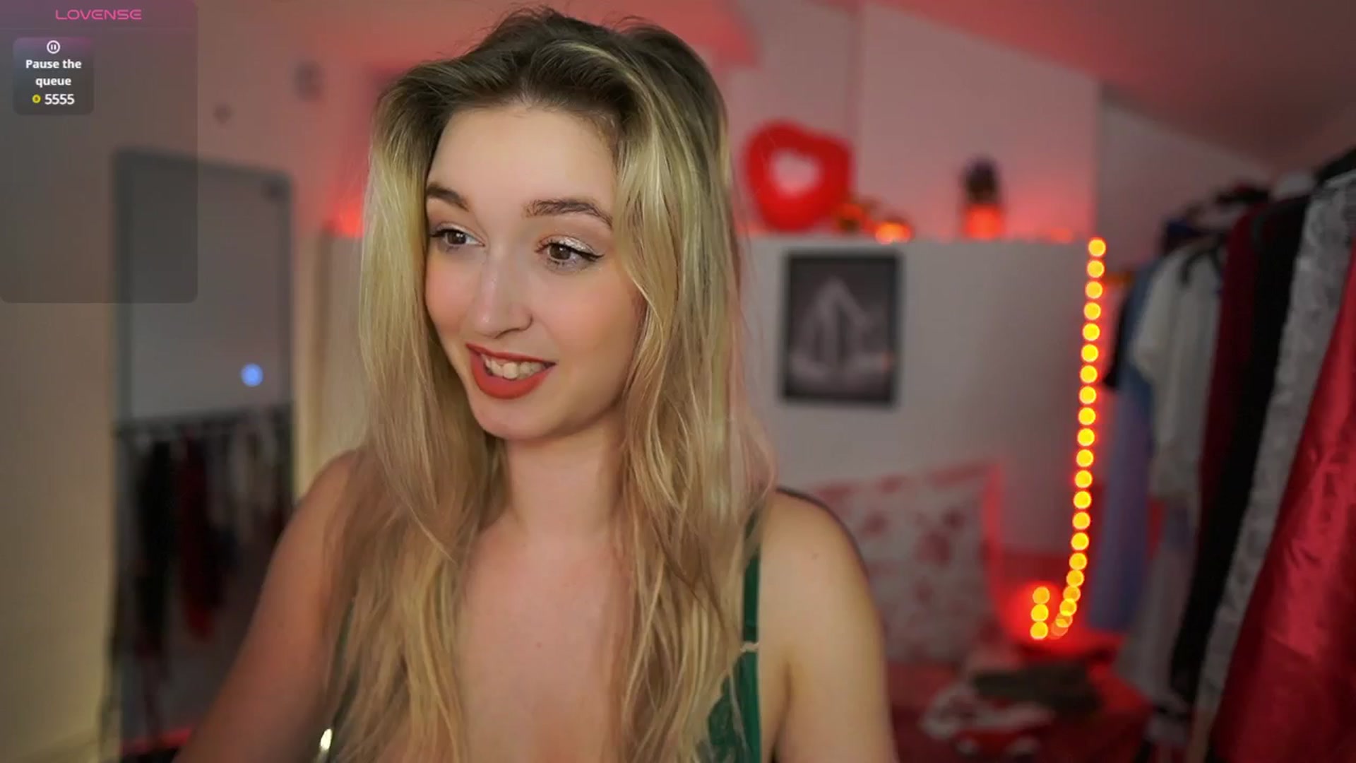 Gallery image thumbnail from Alexis__Texas's myfreecams stream on, 03/26/2025, 24:26 image 17 of 20