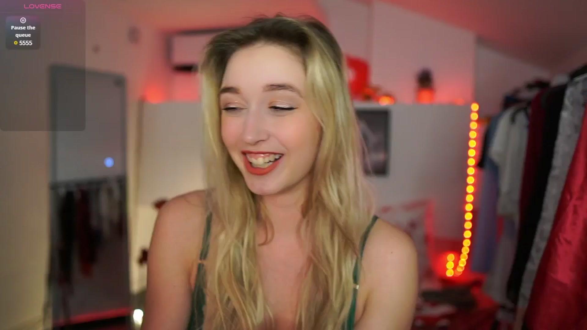 Gallery image thumbnail from Alexis__Texas's myfreecams stream on, 03/26/2025, 24:26 image 18 of 20
