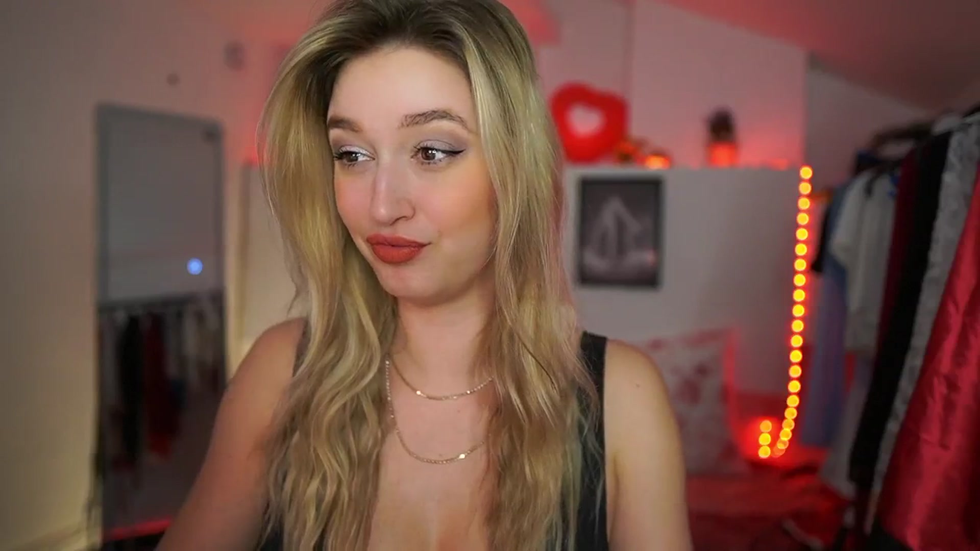 Gallery image thumbnail from Alexis__Texas's myfreecams stream on, 03/26/2025, 21:05 image 3 of 20