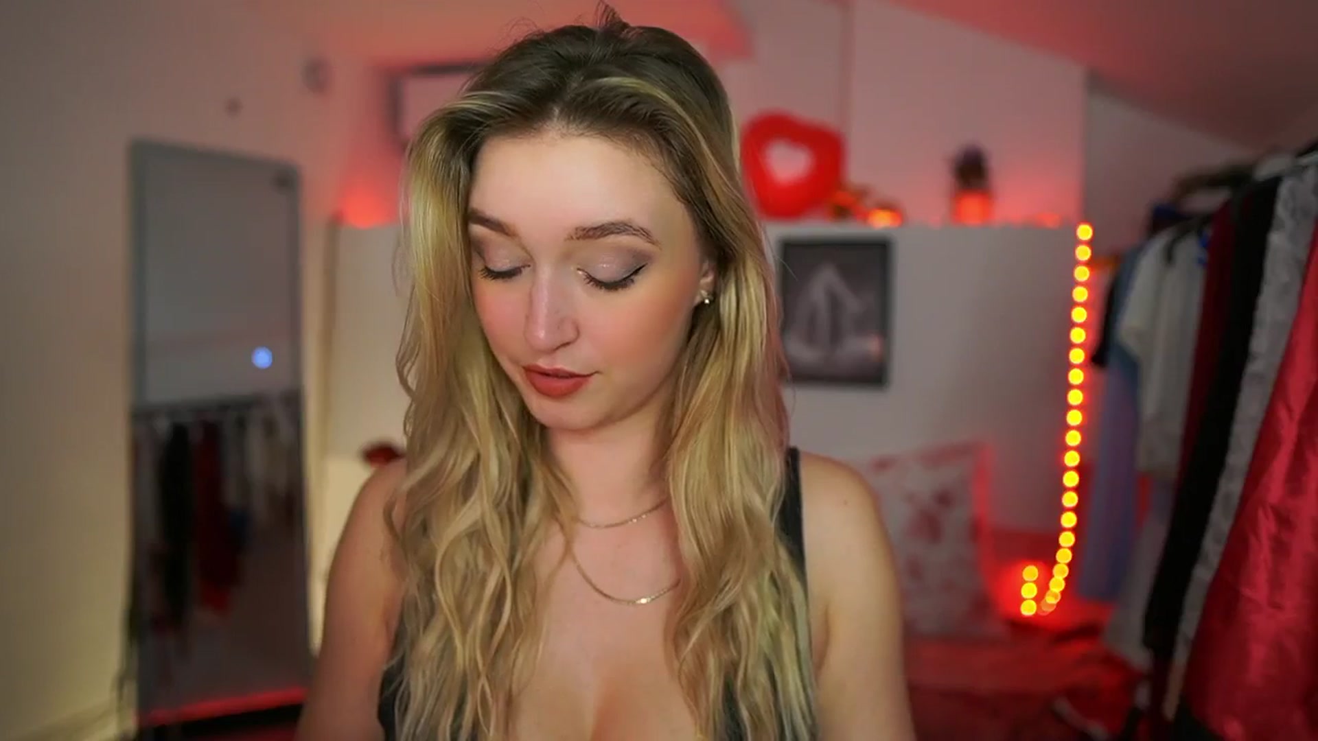 Gallery image thumbnail from Alexis__Texas's myfreecams stream on, 03/26/2025, 21:05 image 16 of 20